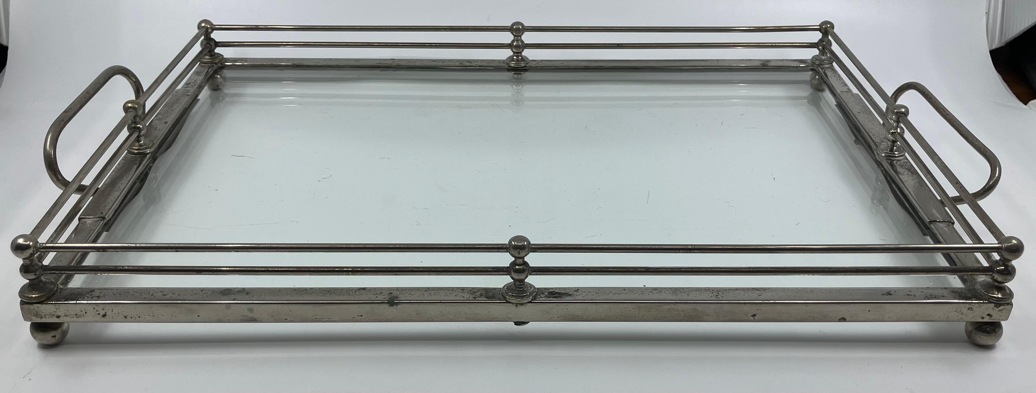 Bandeja de servir cromada y de cristal siglo XX en venta