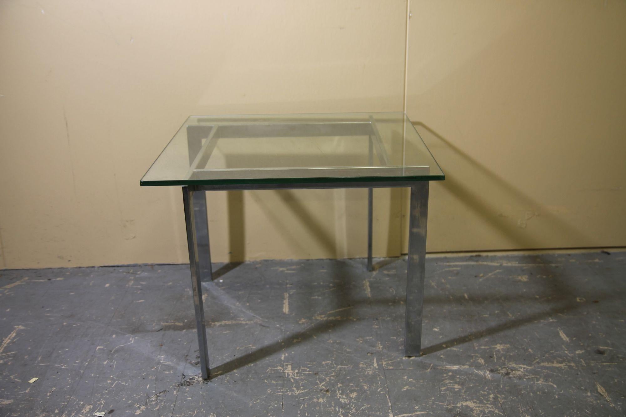 Mid-Century Modern Chrome and glass side table in the manner of Milo Baughman For Sale