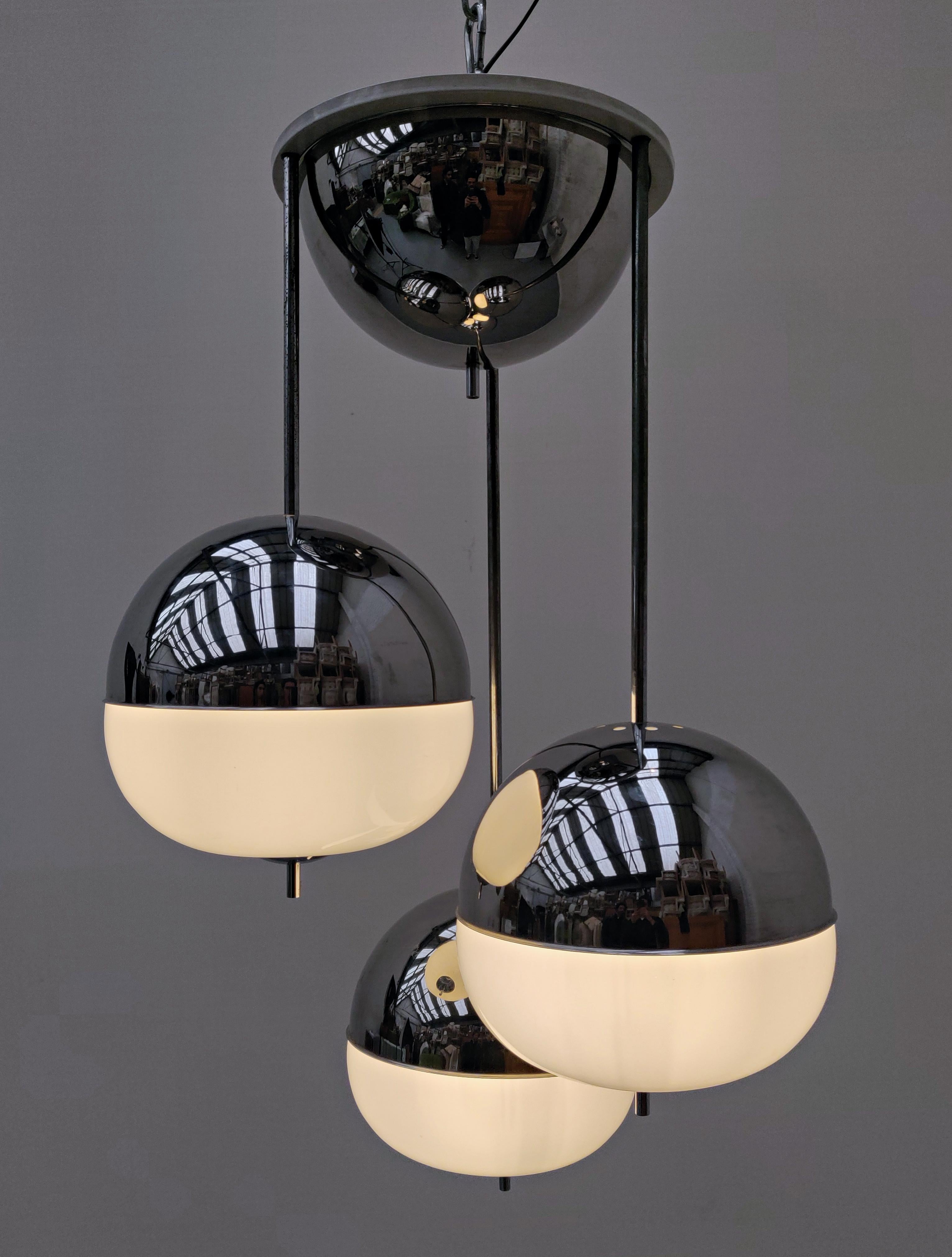 Mid-Century Modern Chrome and Glass Suspension In Good Condition For Sale In Brussels, BE