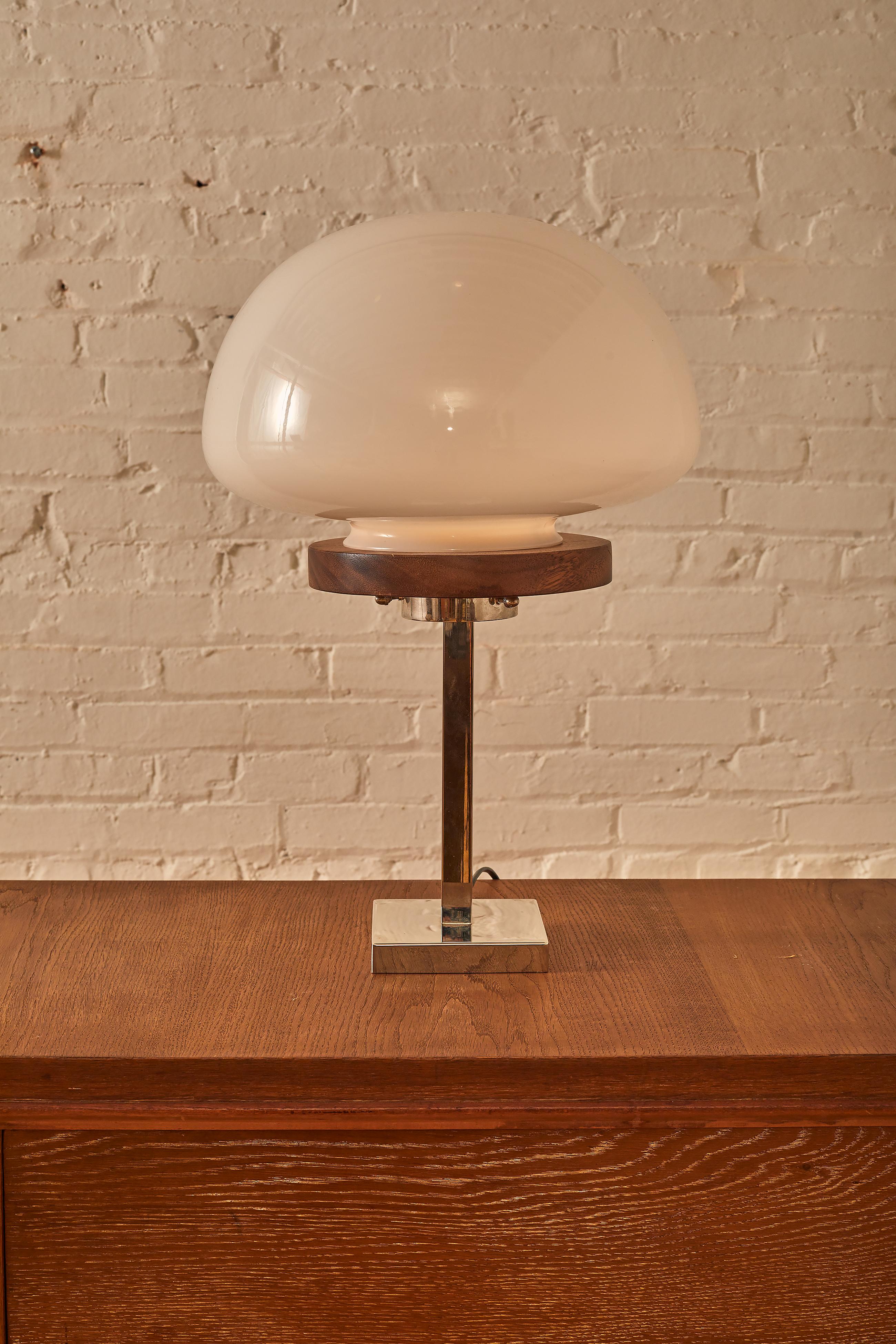 Lámpara de mesa de cromo y cristal by The Somerset House Moderno de mediados de siglo en venta