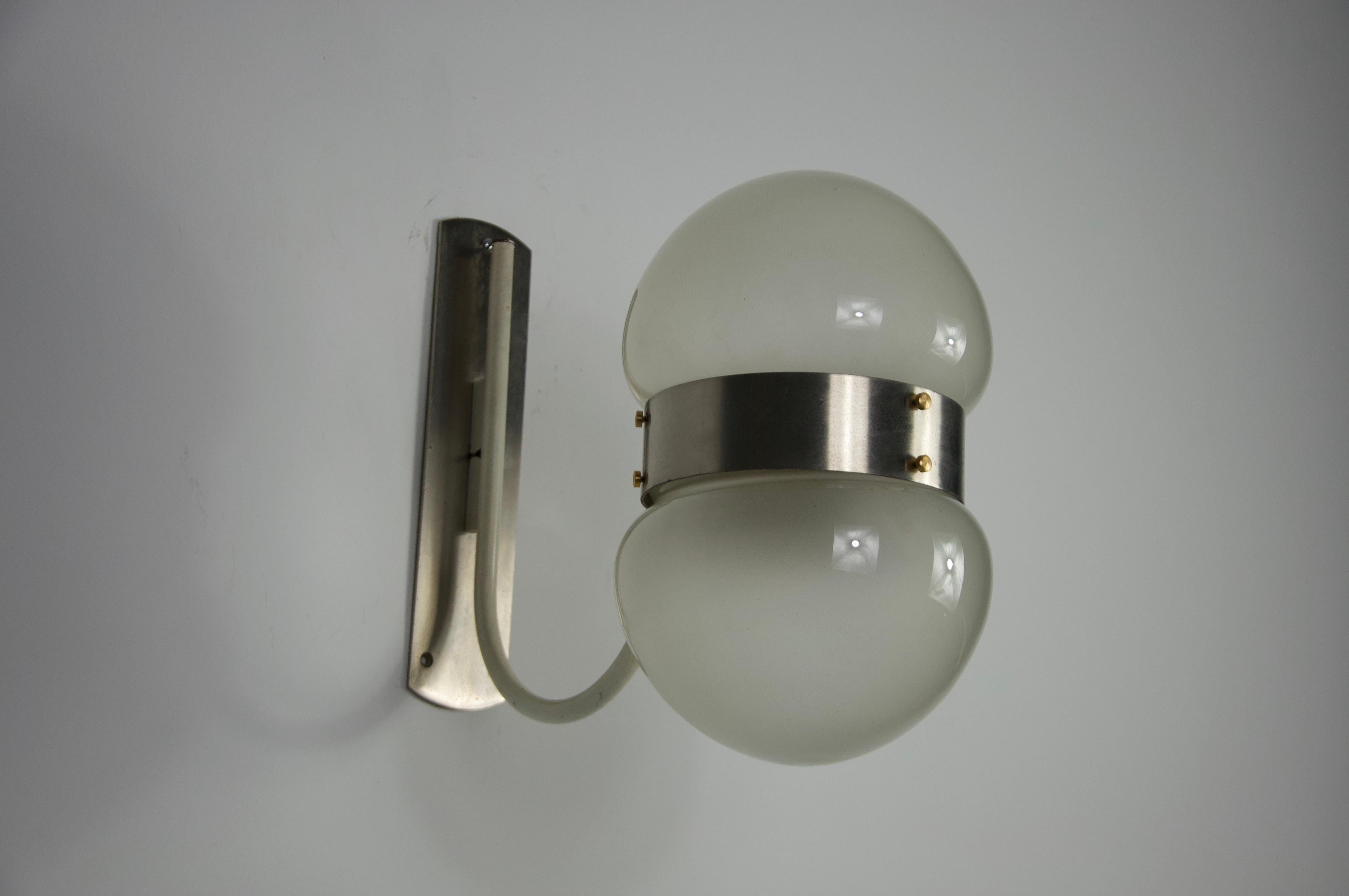 Wandleuchte aus Chrom und Glas von Sergio Mazza für Artemide, Italien, 1960er Jahre im Zustand „Gut“ im Angebot in Hagenbach, DE