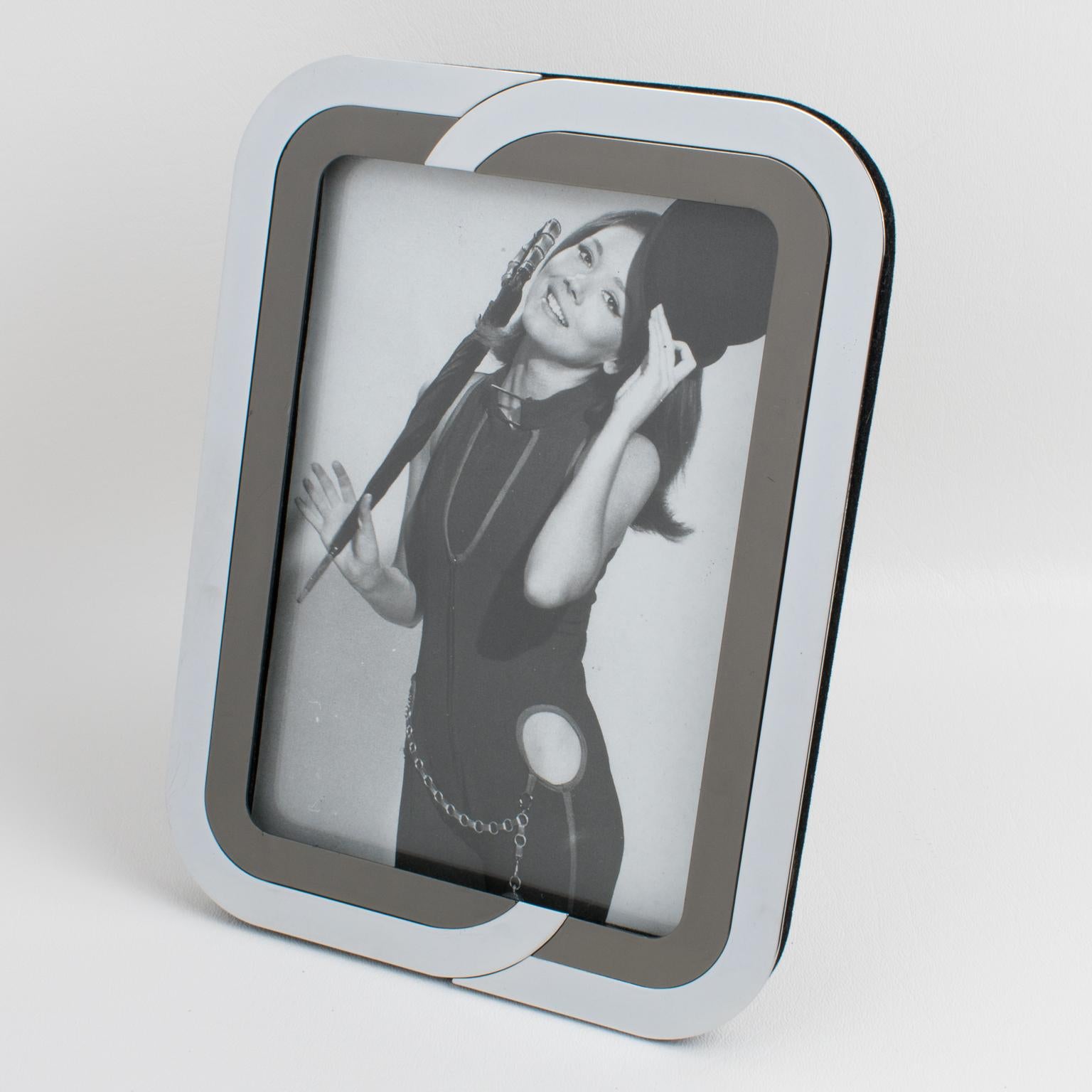 This stunning picture frame features a silver and gunmetal-chromed metal geometric design with a kinetic effect. The photo frame design is reminiscent of the Italian designer Noel BC's works. The piece was crafted in Italy circa 1970. The easel and