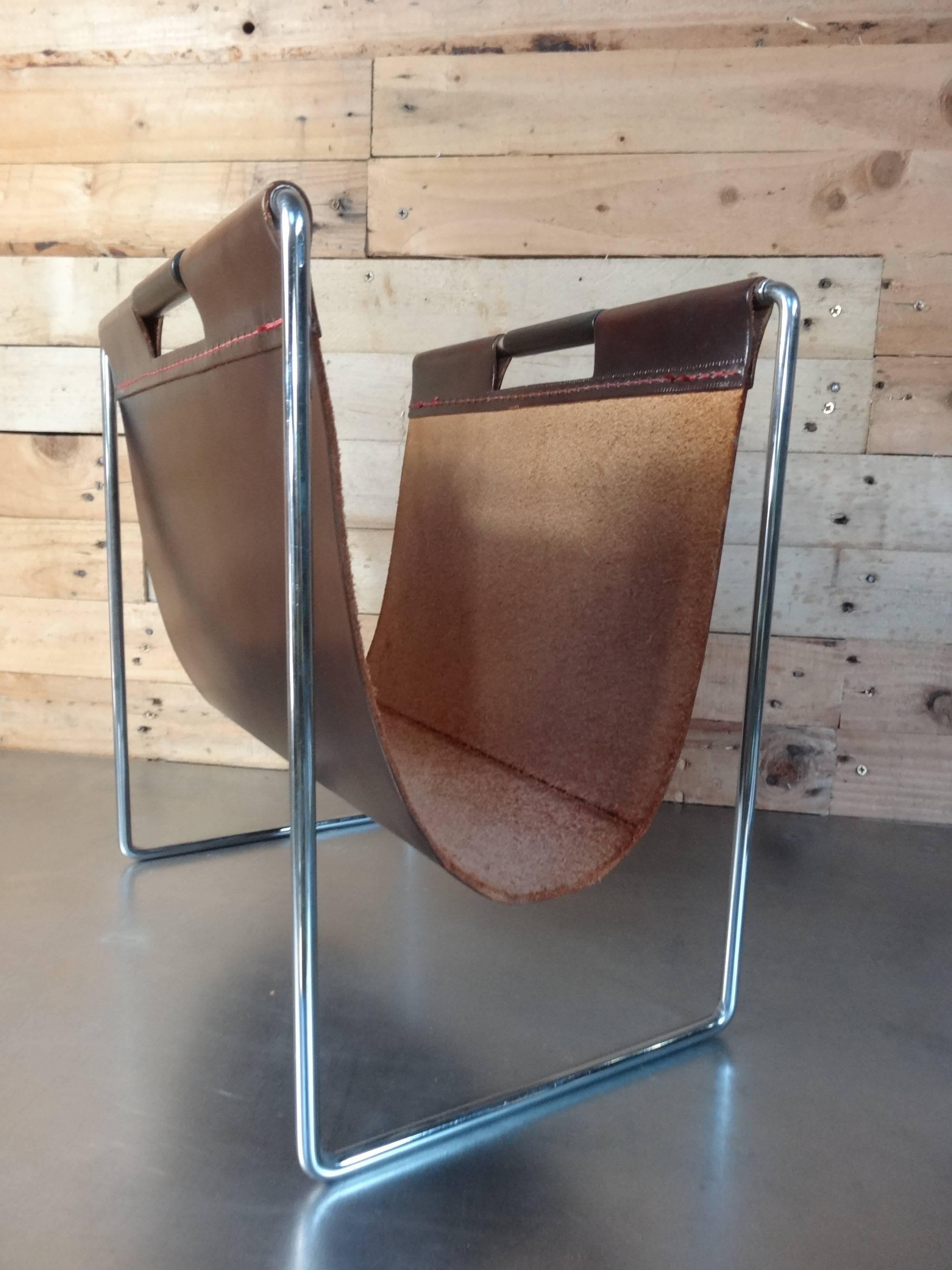 Porte-revues en chrome et cuir fabriqué par Brabantia Holland.