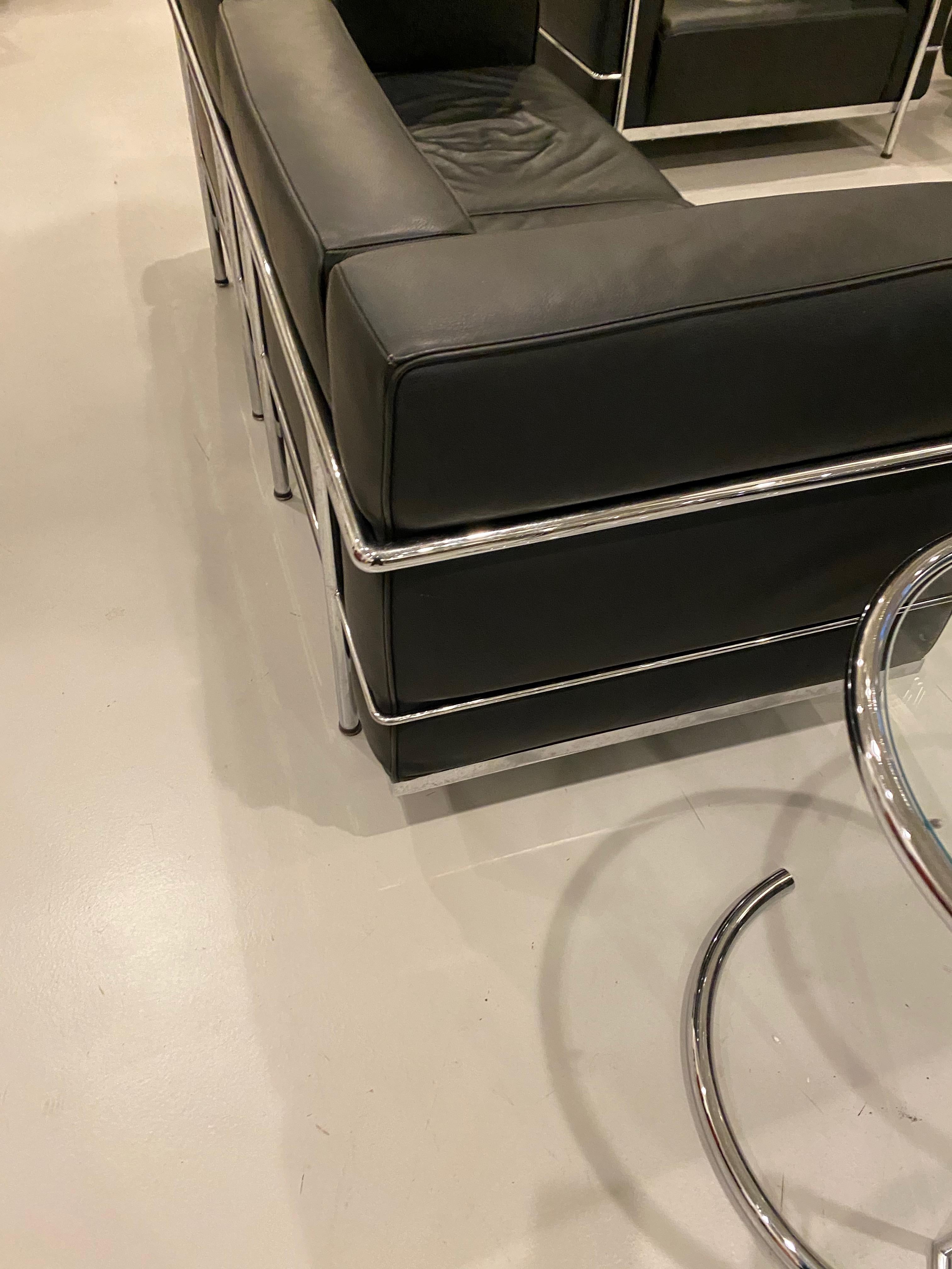 Canapé en chrome et cuir dans le style de Le Corbusier en vente 1