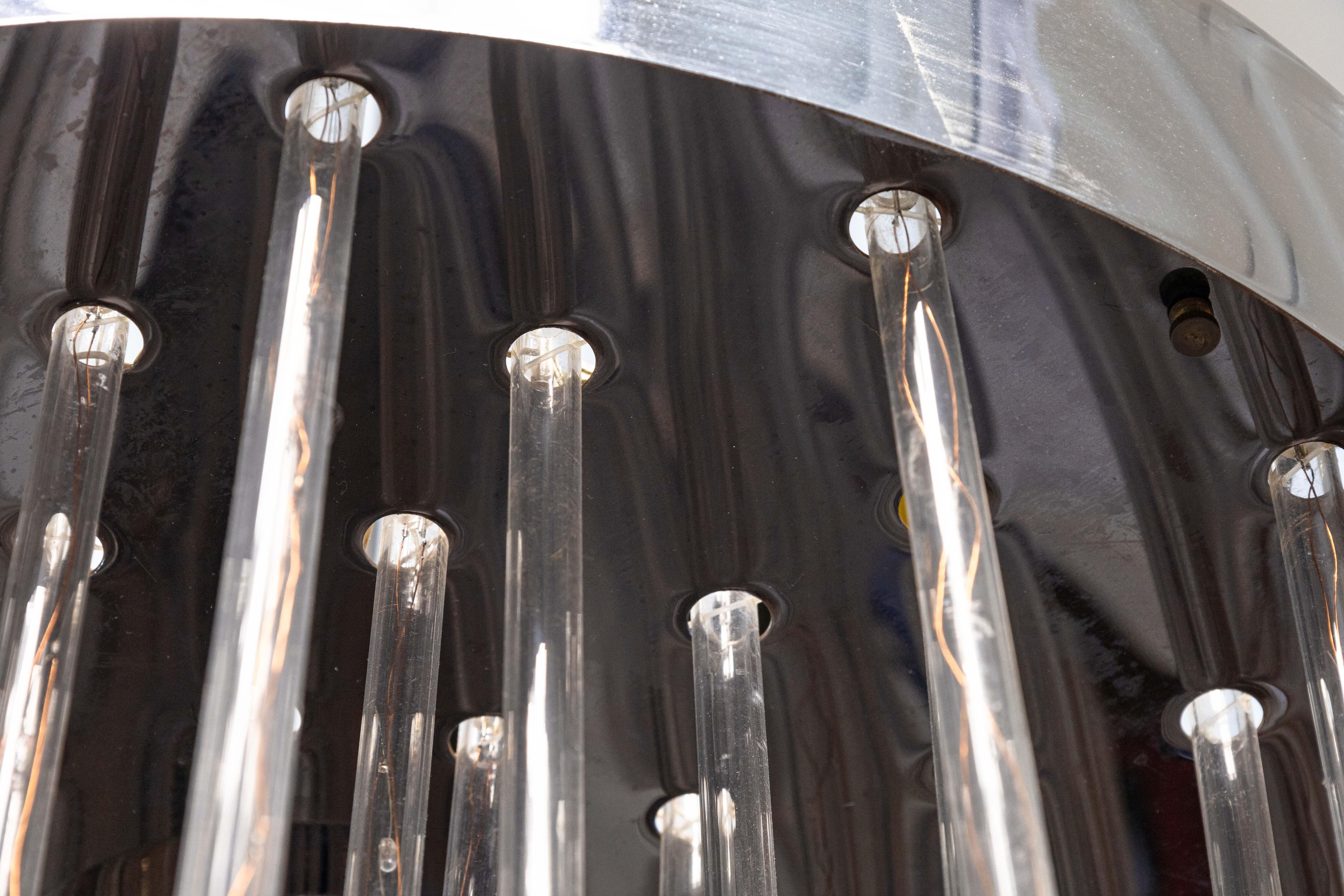 Lampadario a cascata moderno e contemporaneo con asta in cromo e lucite In condizioni buone in vendita a Keego Harbor, MI