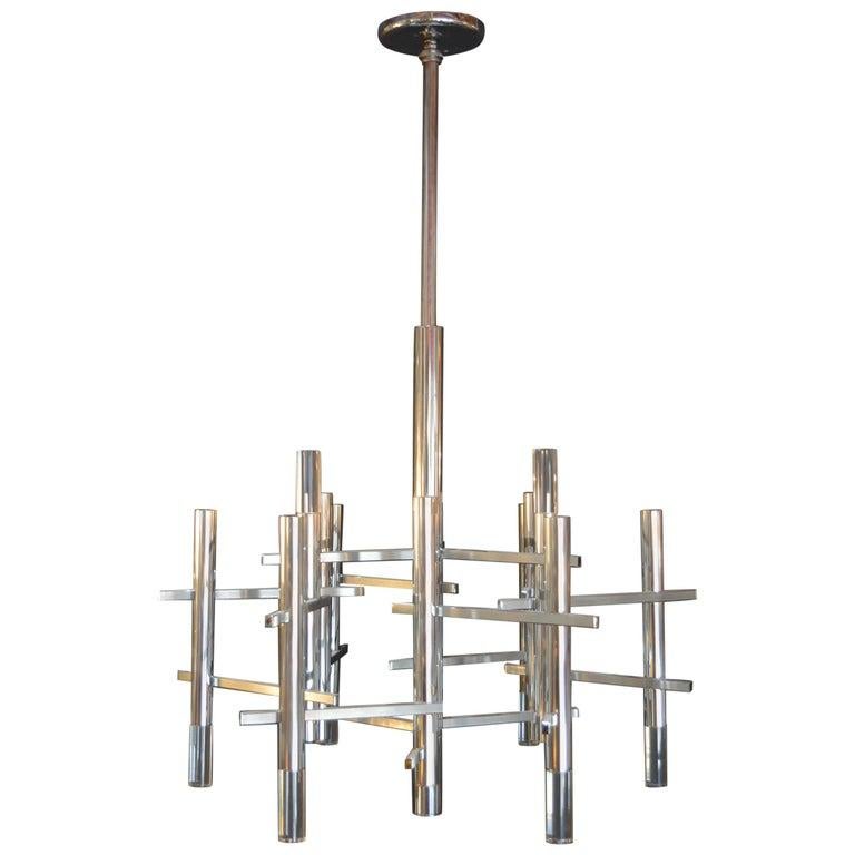 Chrome and Lucite Sciolari Chandeliers In Excellent Condition For Sale In Los Angeles, CA