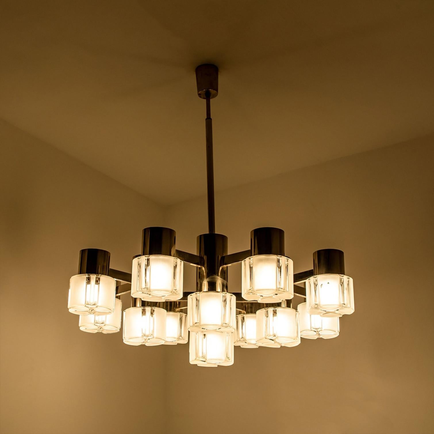 Lampadario a 13 luci in cromo e vetro di Murano di Sciolari, 1970 in vendita 3
