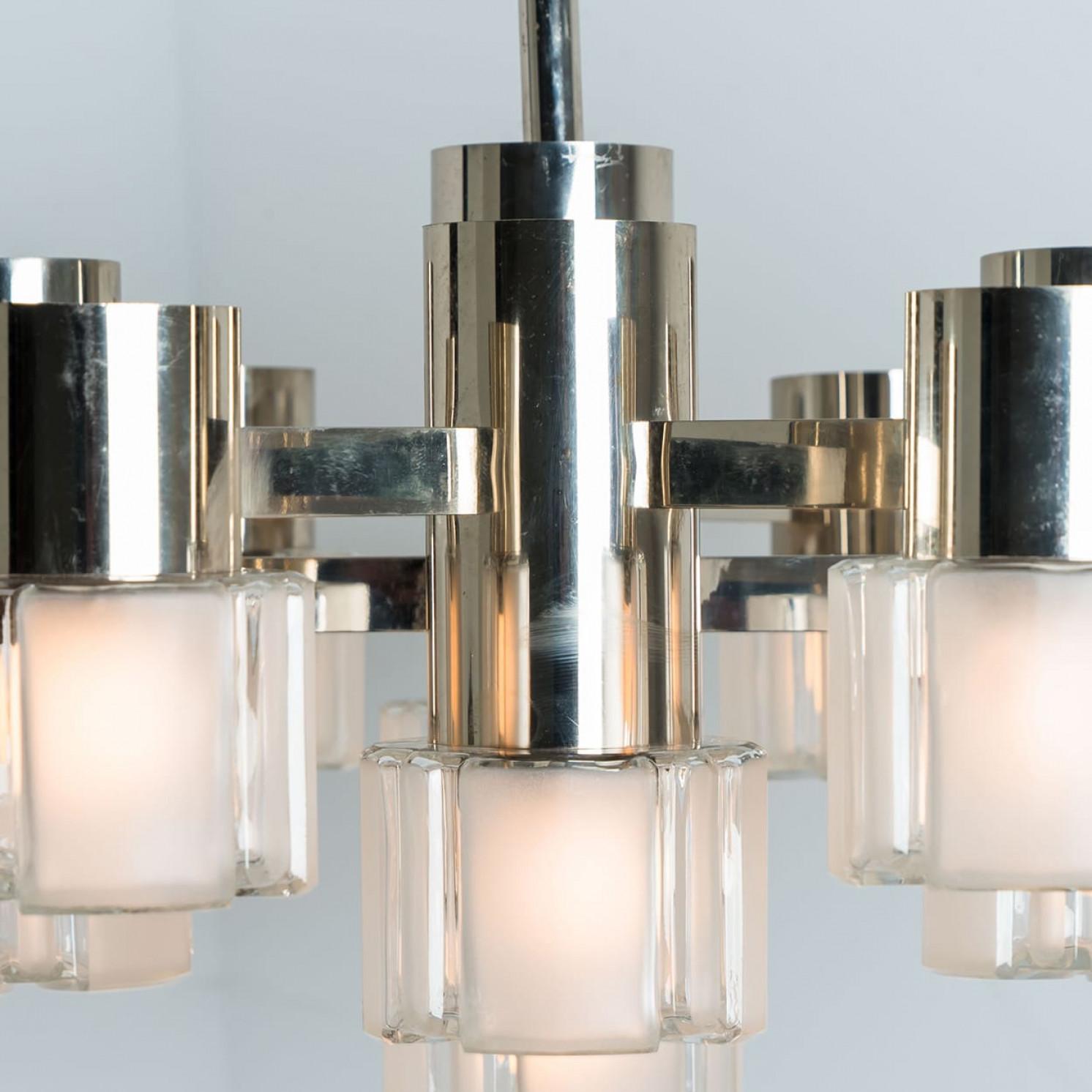 Fine XX secolo Lampadario a 13 luci in cromo e vetro di Murano di Sciolari, 1970 in vendita