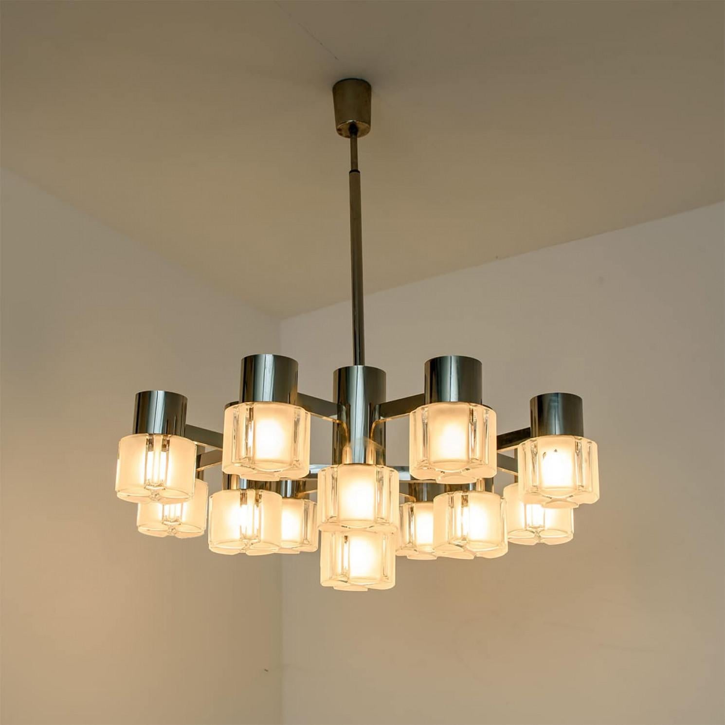 Vetro di Murano Lampadario a 13 luci in cromo e vetro di Murano di Sciolari, 1970 in vendita