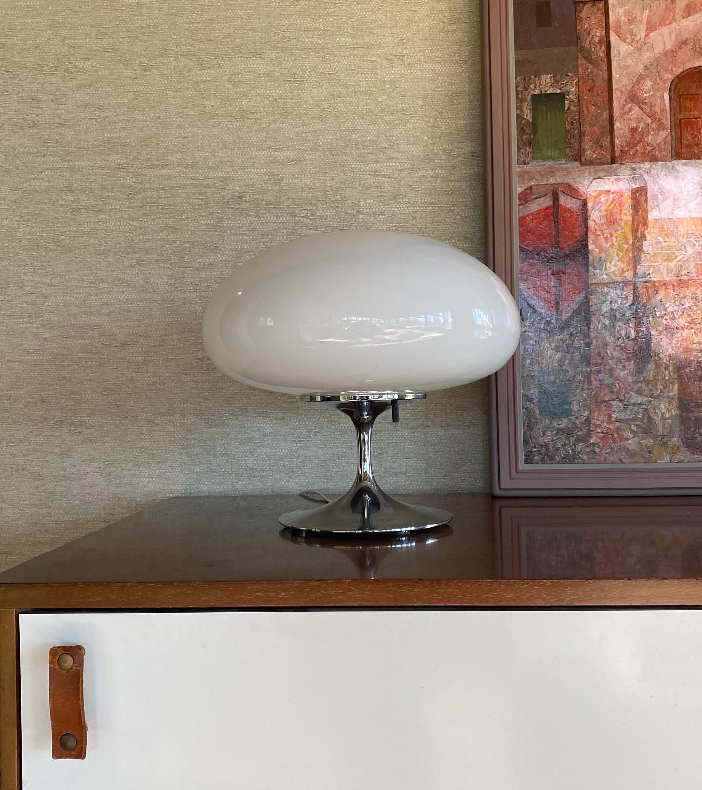Mid-Century Modern Chrome and Mushroom Glass Stemlite Table Lamp by Bill Curry for Design Line