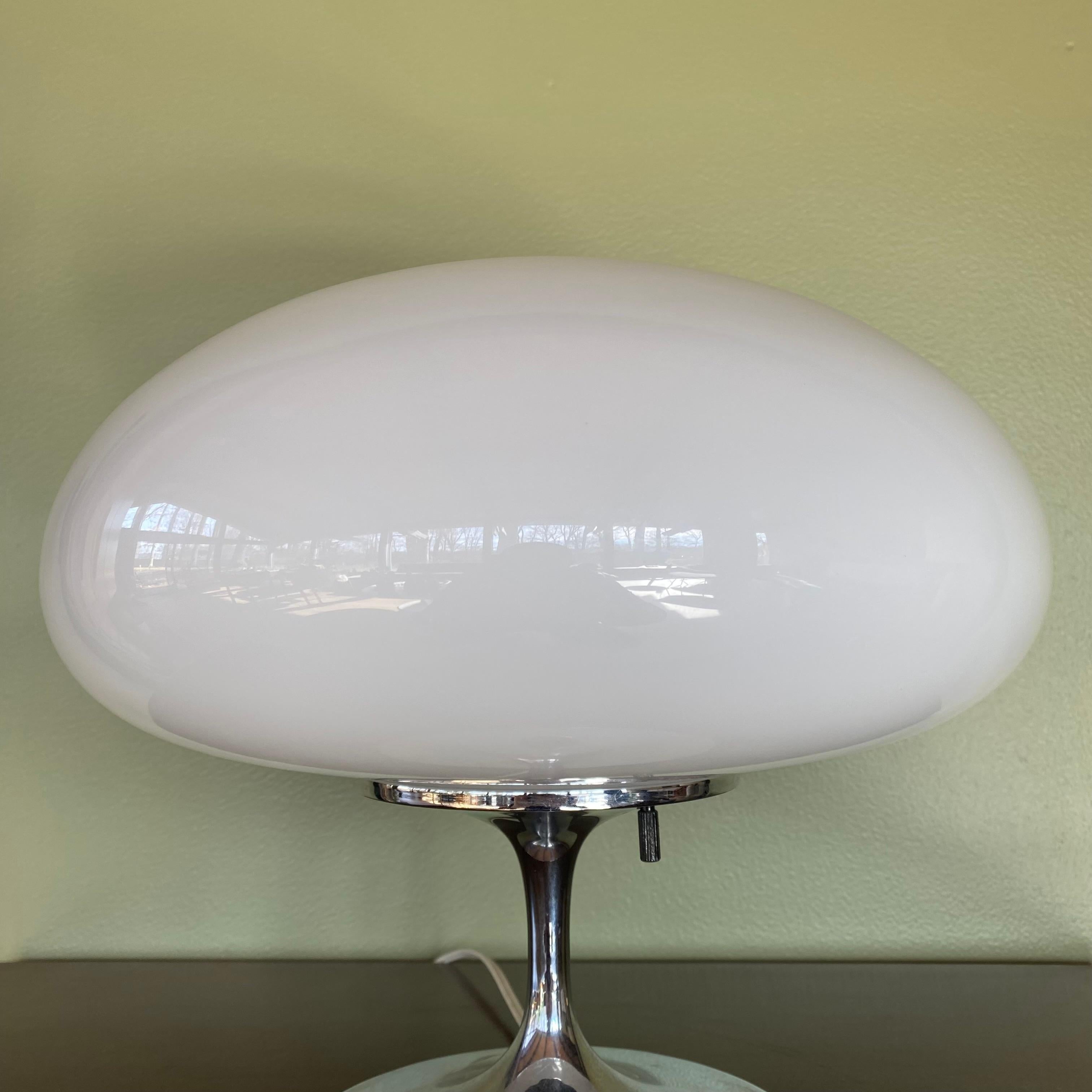 Chrome and Mushroom Glass Stemlite Table Lamp by Bill Curry for Design Line In Good Condition In Munroe Falls, OH