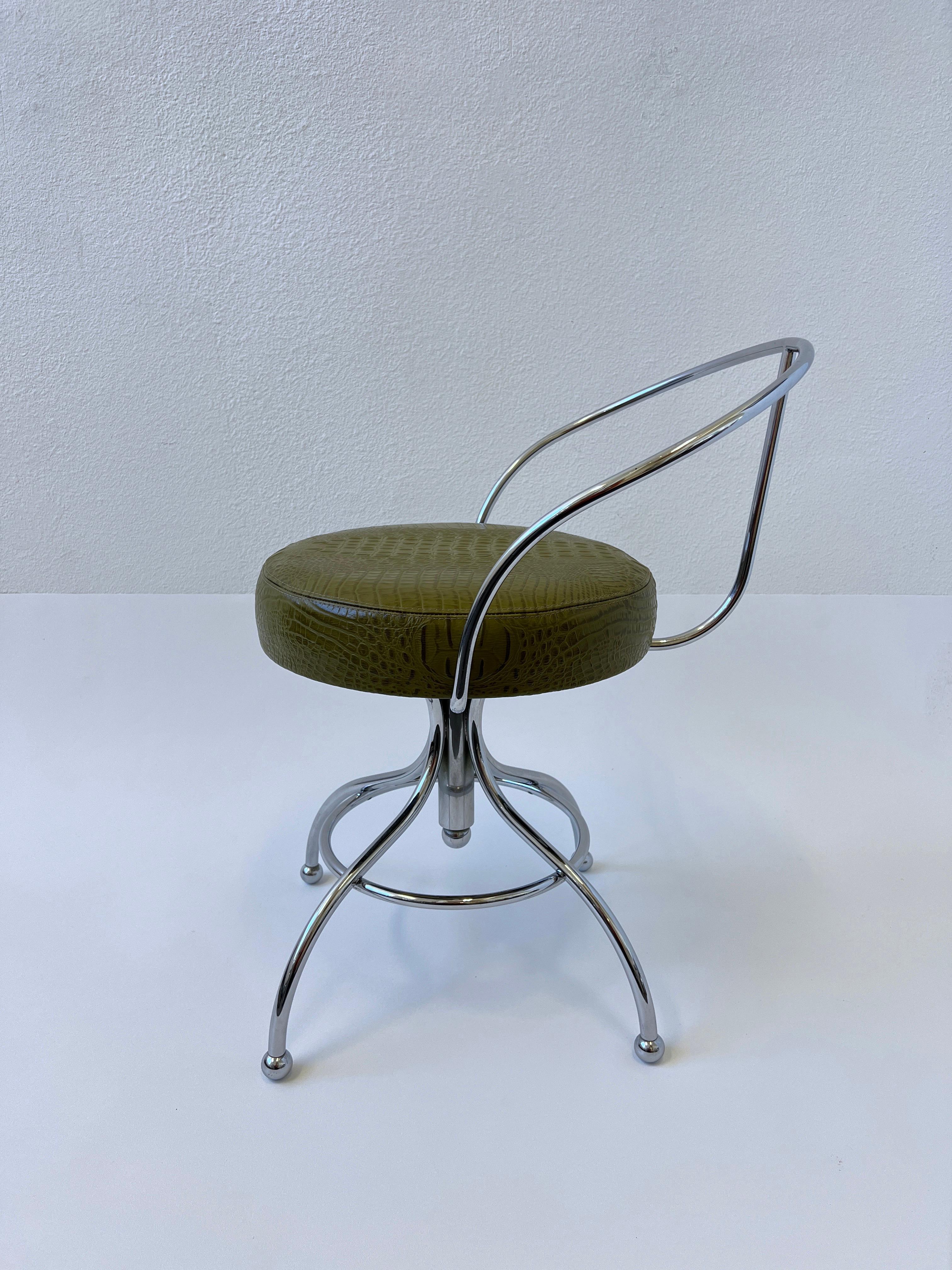Mid-Century Modern Chrome and Olive Green Leather Swivel Vanity Stool by Charles Hollis Jones For Sale