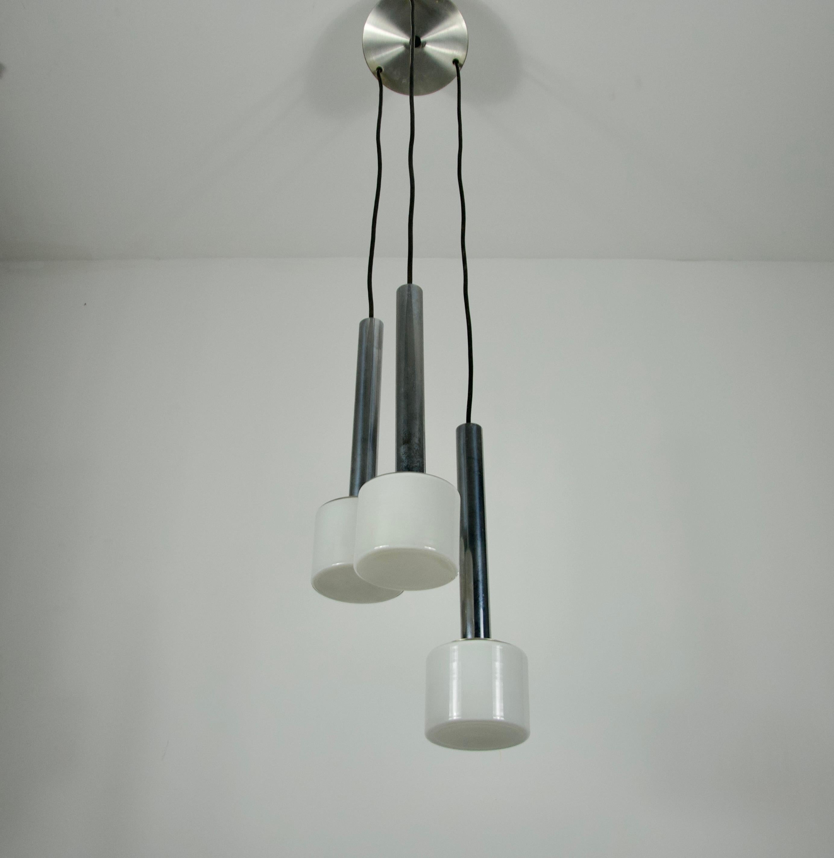 Mid-Century moderno Lampada a sospensione a cascata in cromo e vetro opalino, Germania, anni '70 in vendita