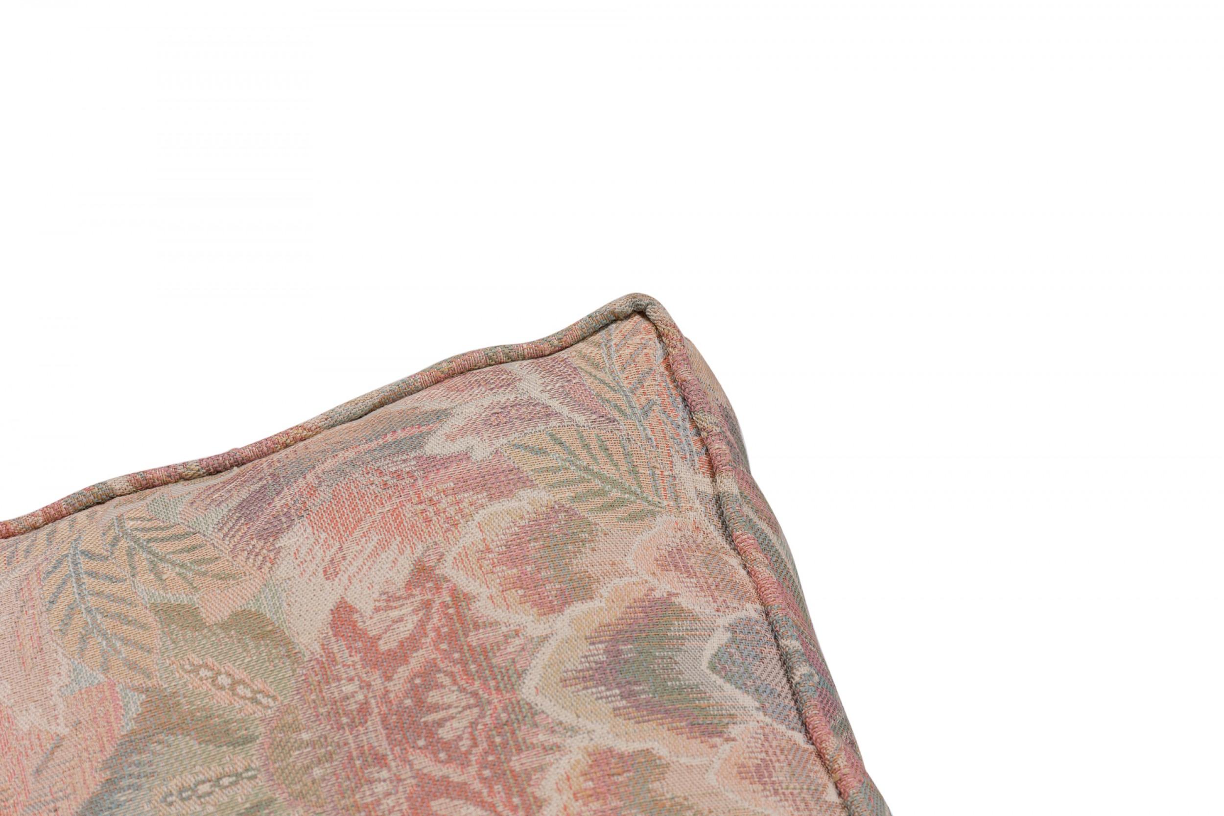 Tissu  Chaise pantoufle flottante en chrome et tissu floral rose « Manner of Milo Baughman » en vente