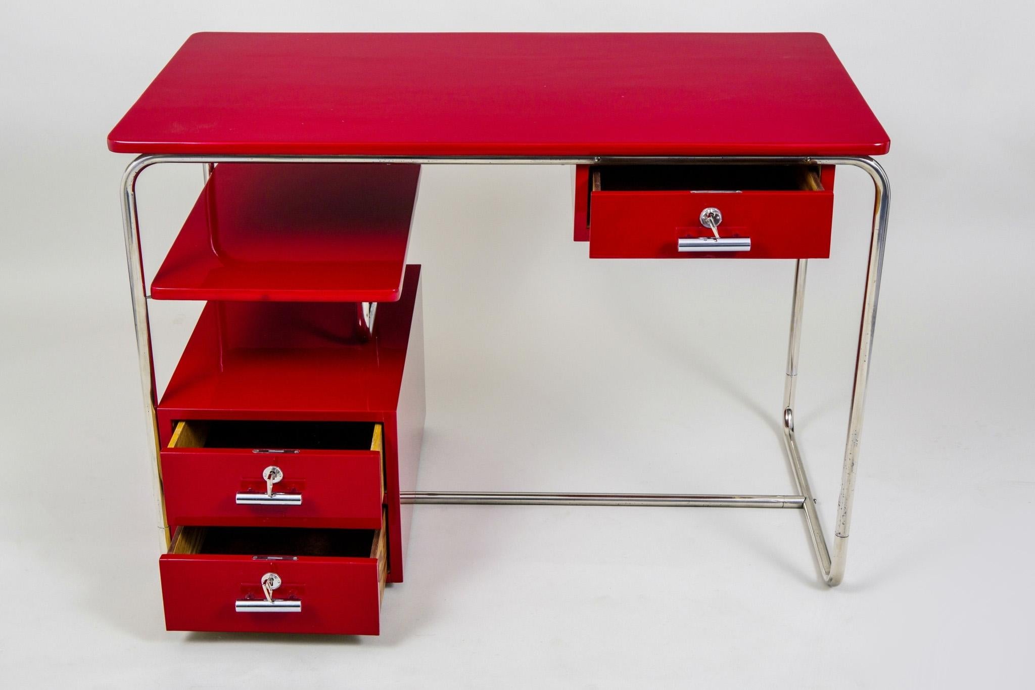 Chrom und roter Bauhaus-Schreibtisch, hergestellt in Deutschland in den 1930er Jahren, vollständig restauriert im Angebot 2