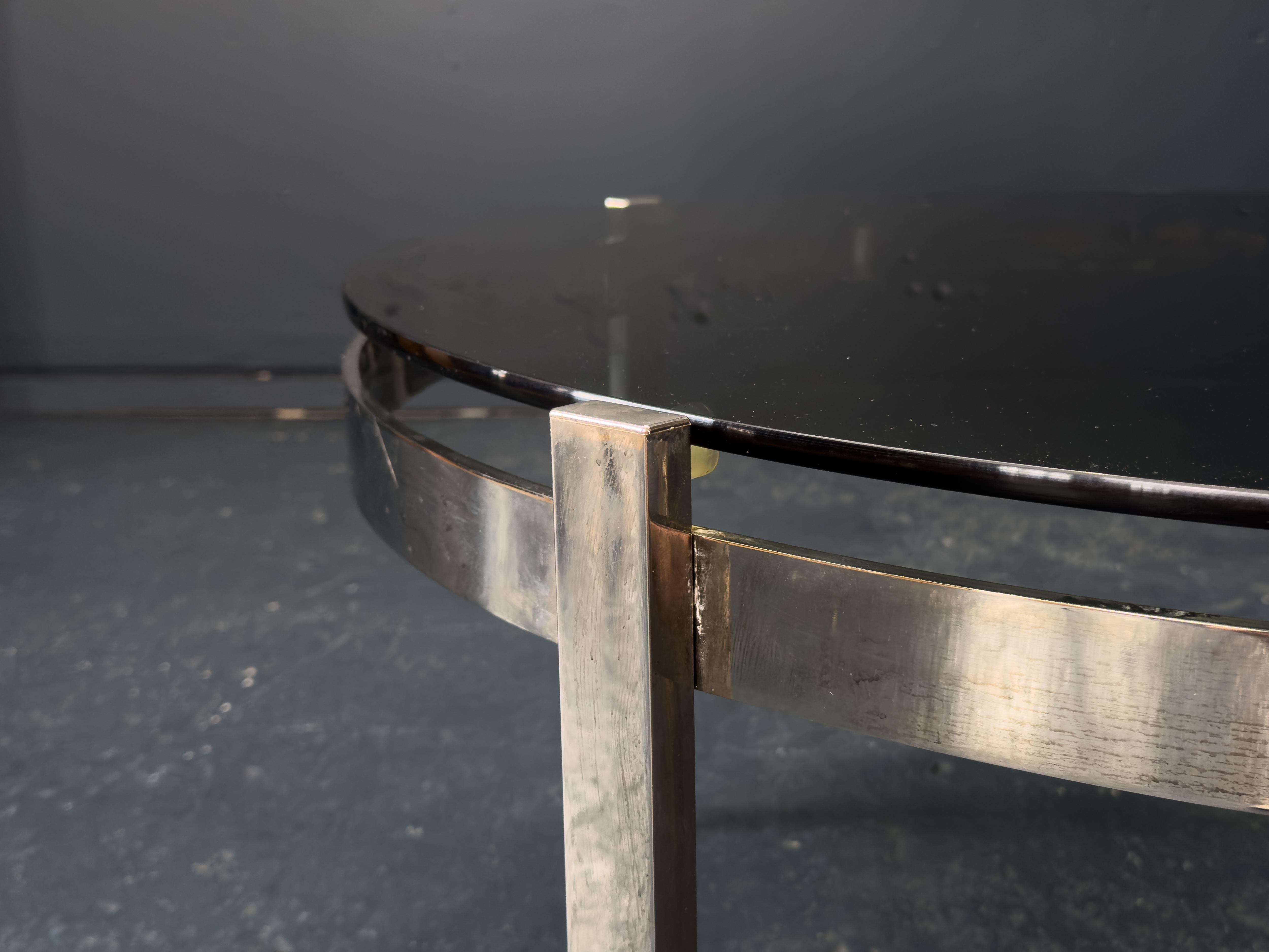 Couchtisch aus Chrom und Rauchglas (Mitte des 20. Jahrhunderts) im Angebot