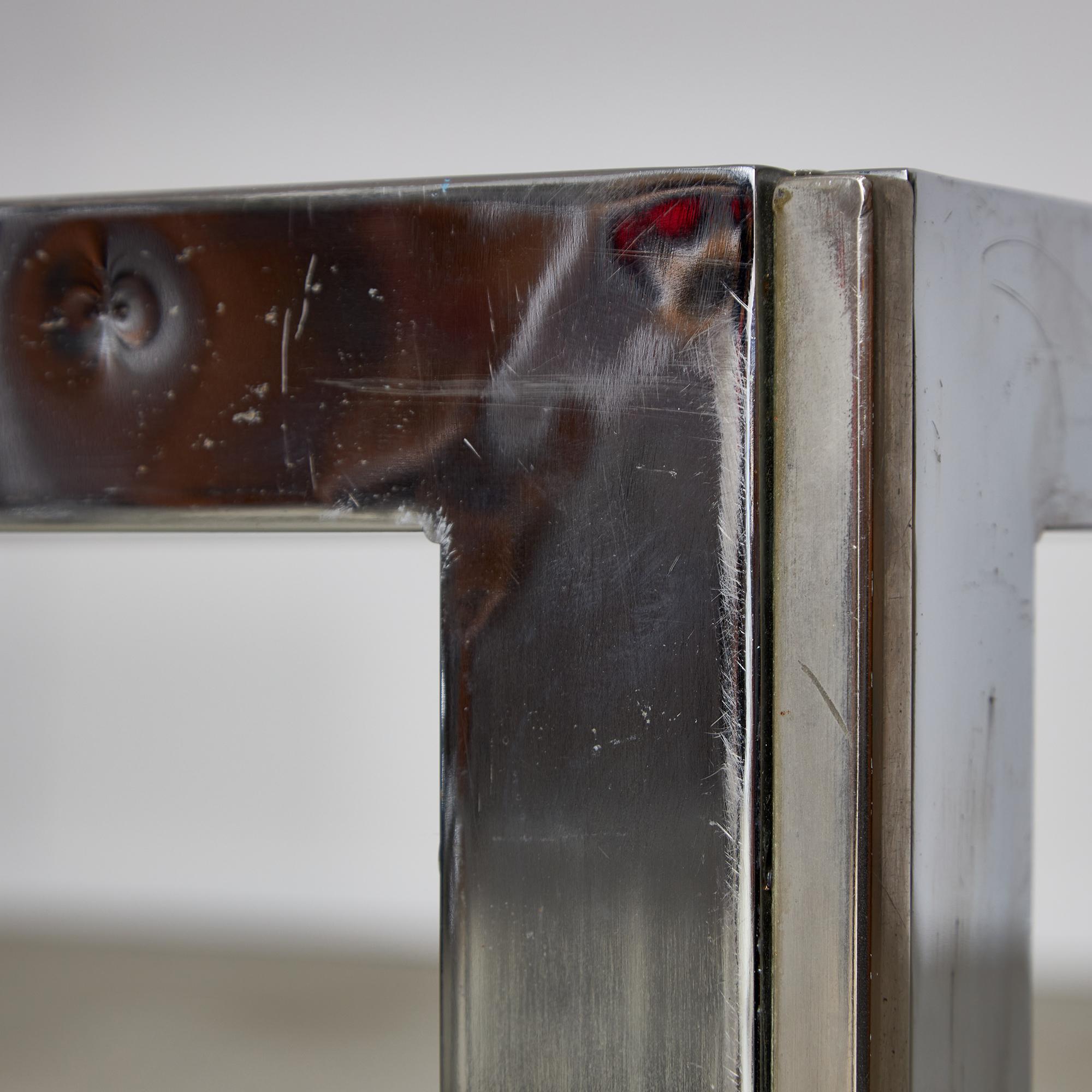 Couchtisch aus Chrom und Rauchglas mit goldenen Streifen, 1970er Jahre im Angebot 7
