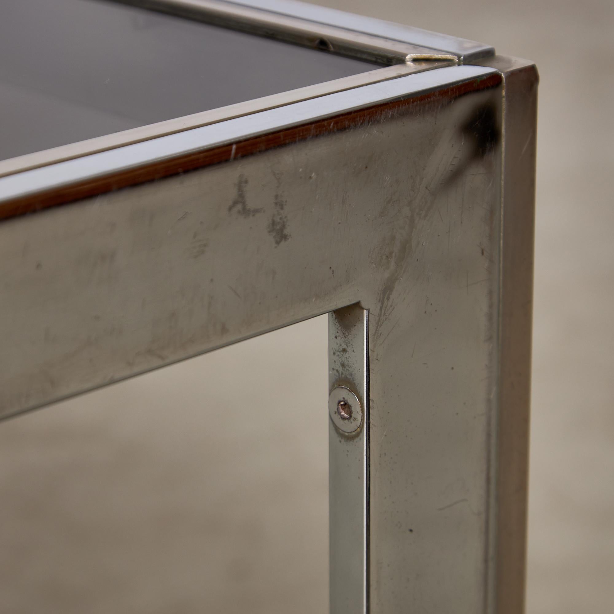 Couchtisch aus Chrom und Rauchglas mit goldenen Streifen, 1970er Jahre im Angebot 13
