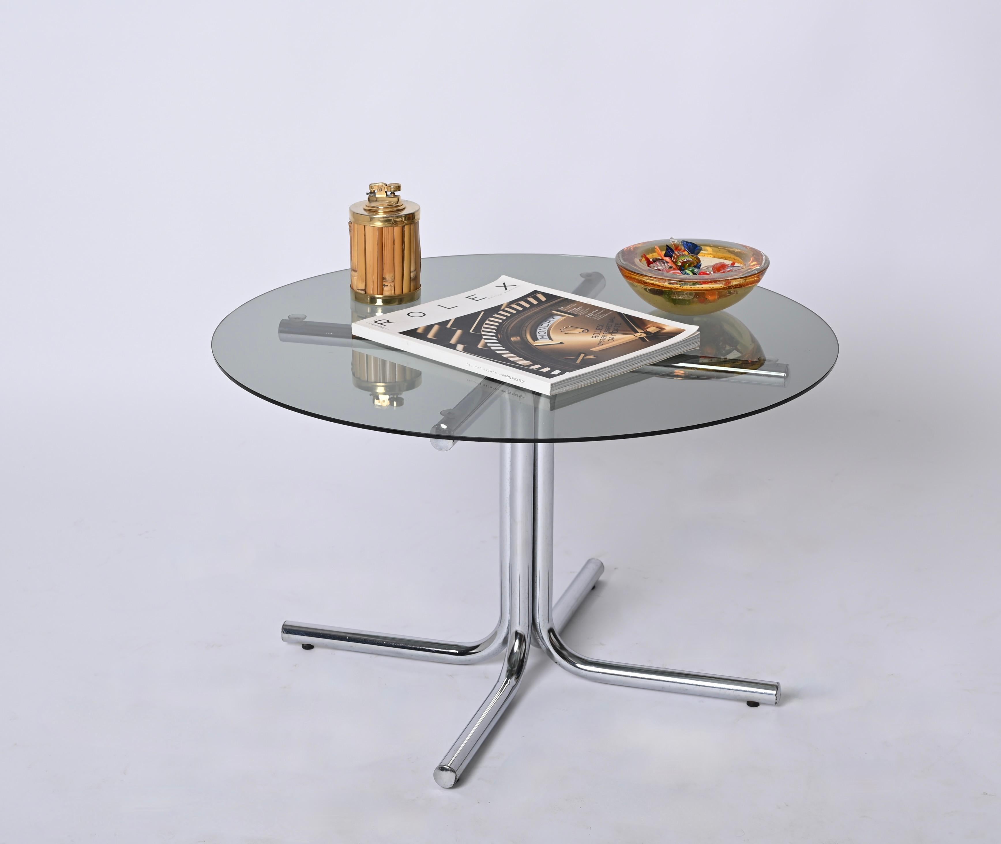 Beautiful coffee table in chromed metal with smoked glass top. This lovely table was designed in Italy in the 1970s in the style of Giotto Stoppino.

This charming round table feature a tubular curved base in chrome with a smoked glass top.  

A