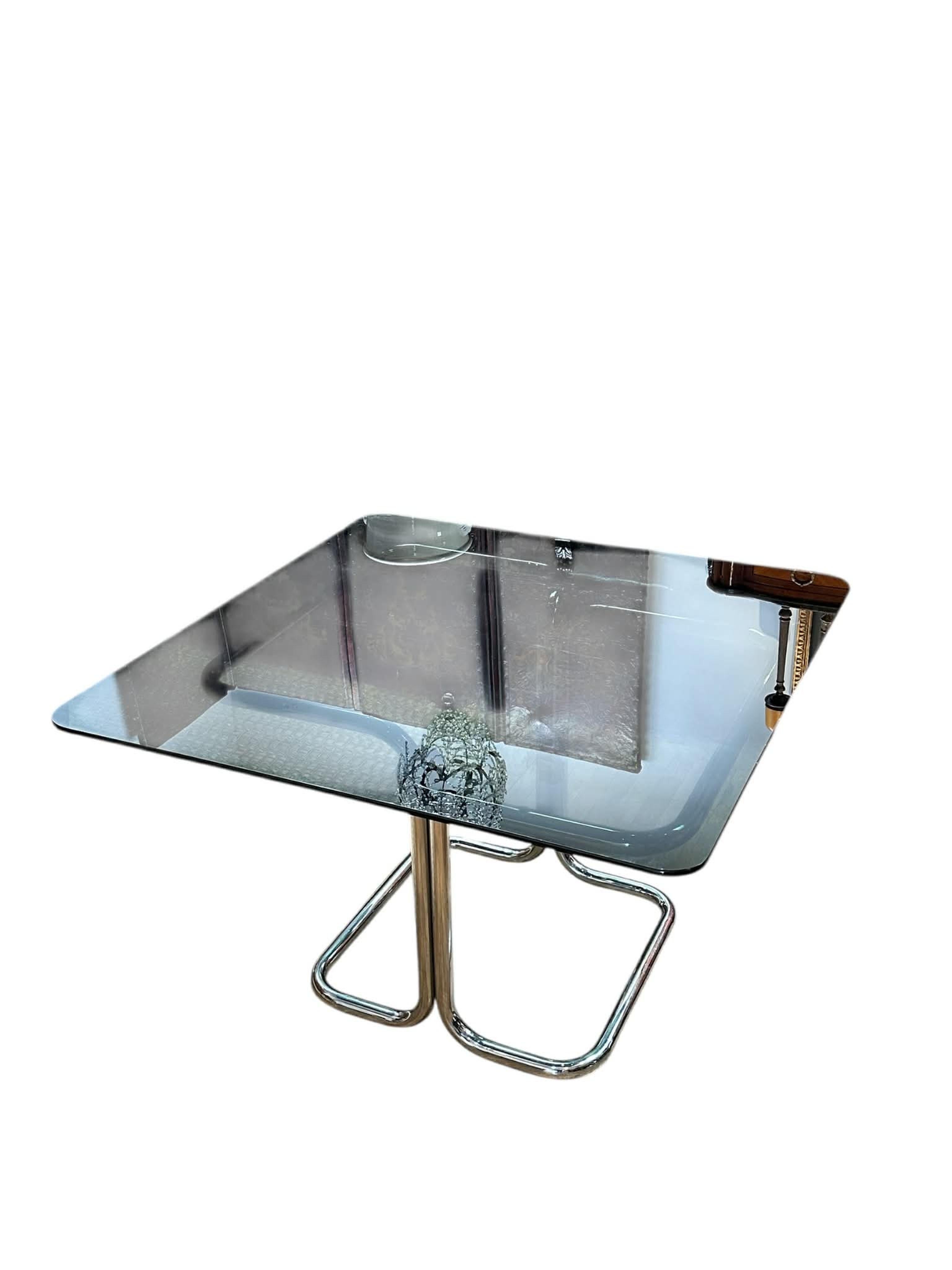 20ième siècle Chrome and smoked Glass Table by Giotto Stoppino en vente