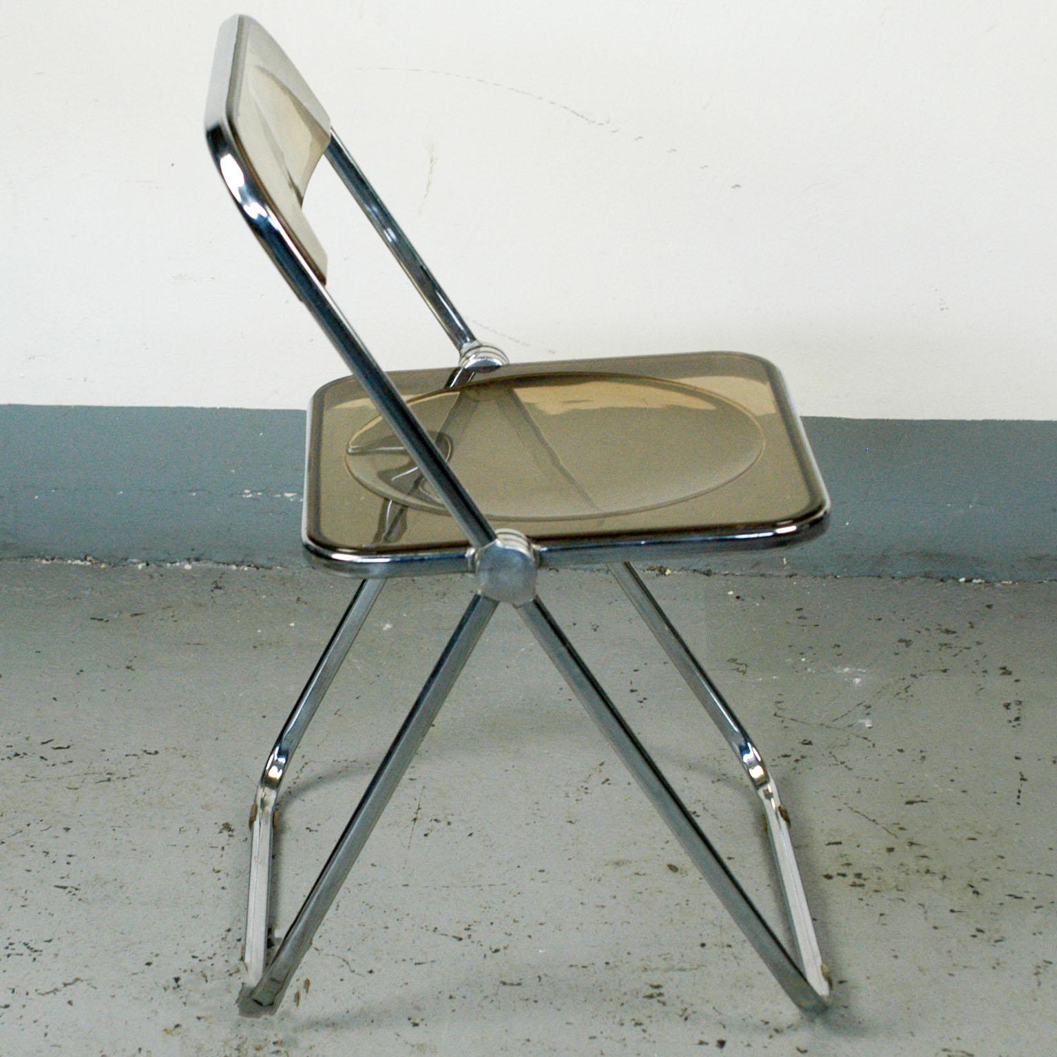 Chrome and Smoked Grey Lucite Plia Folding Chairs by G. Piretti for Castelli In Good Condition In Vienna, AT