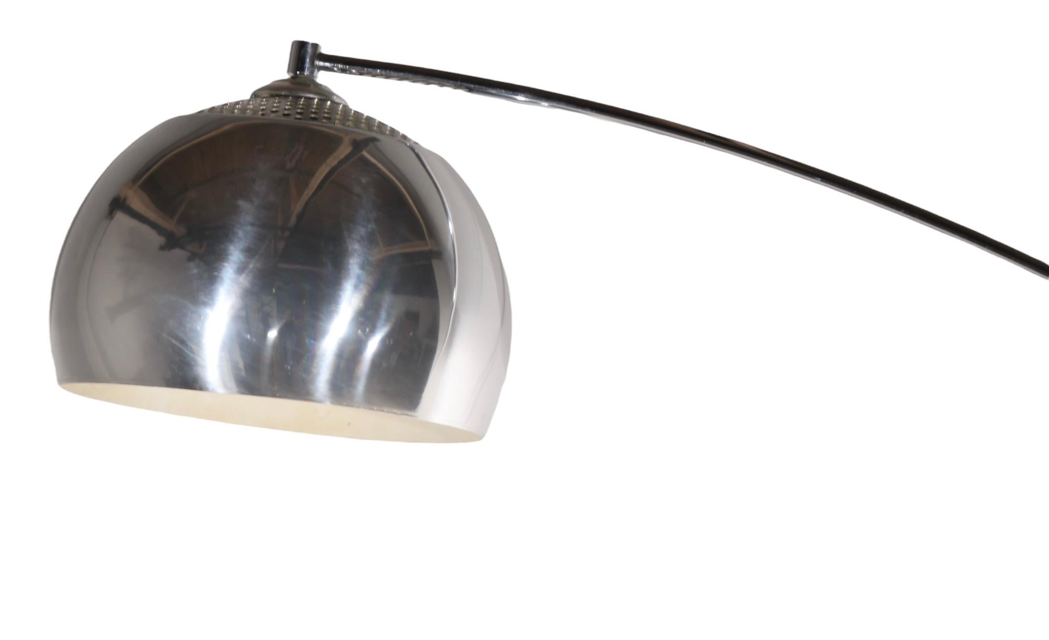 Lampadaire à arc en chrome et acier des années 1960/1970 en vente 2