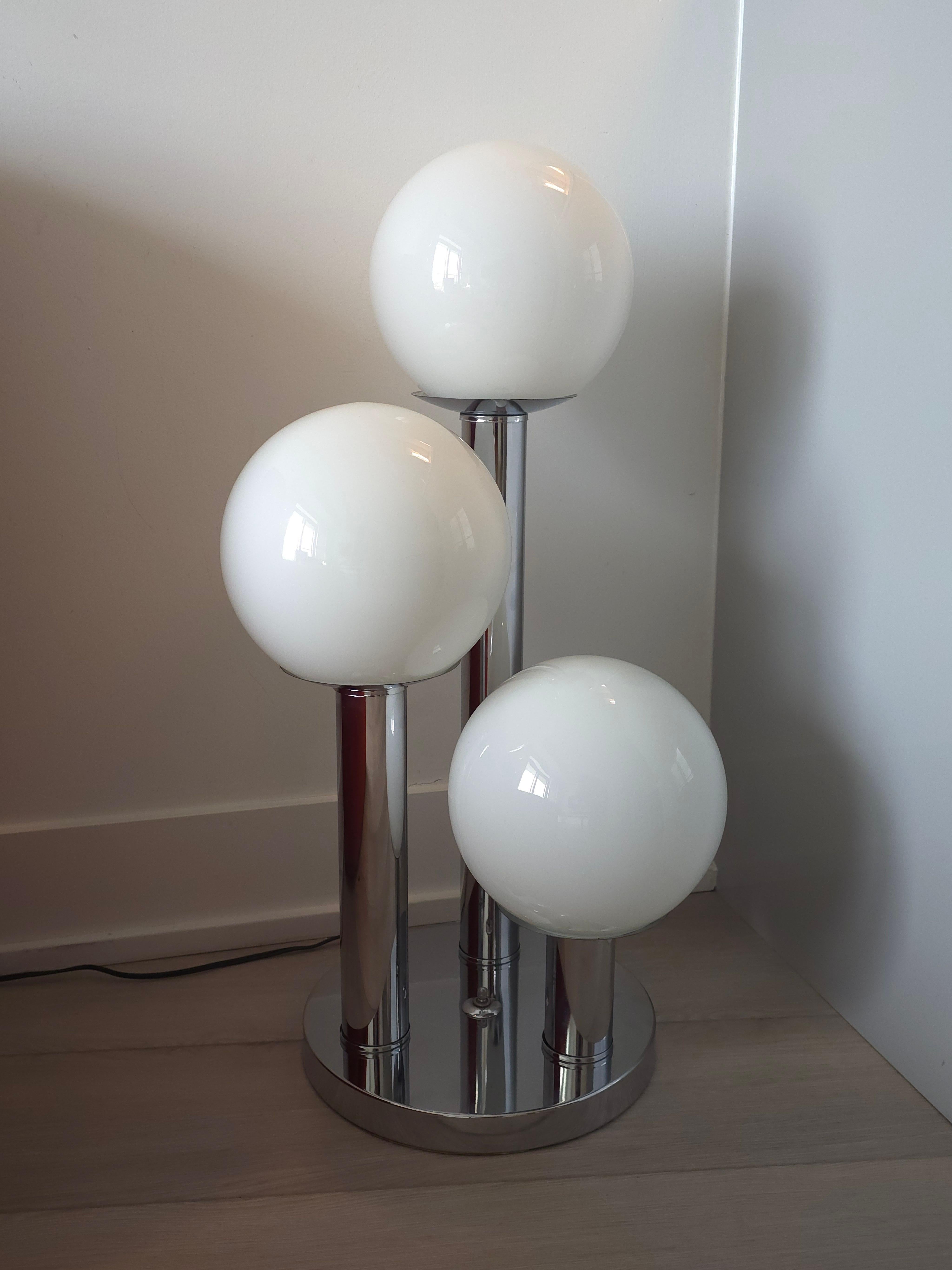 Chrome and Three Tier Globe Lamp 1970s In Good Condition In Toronto, ON
