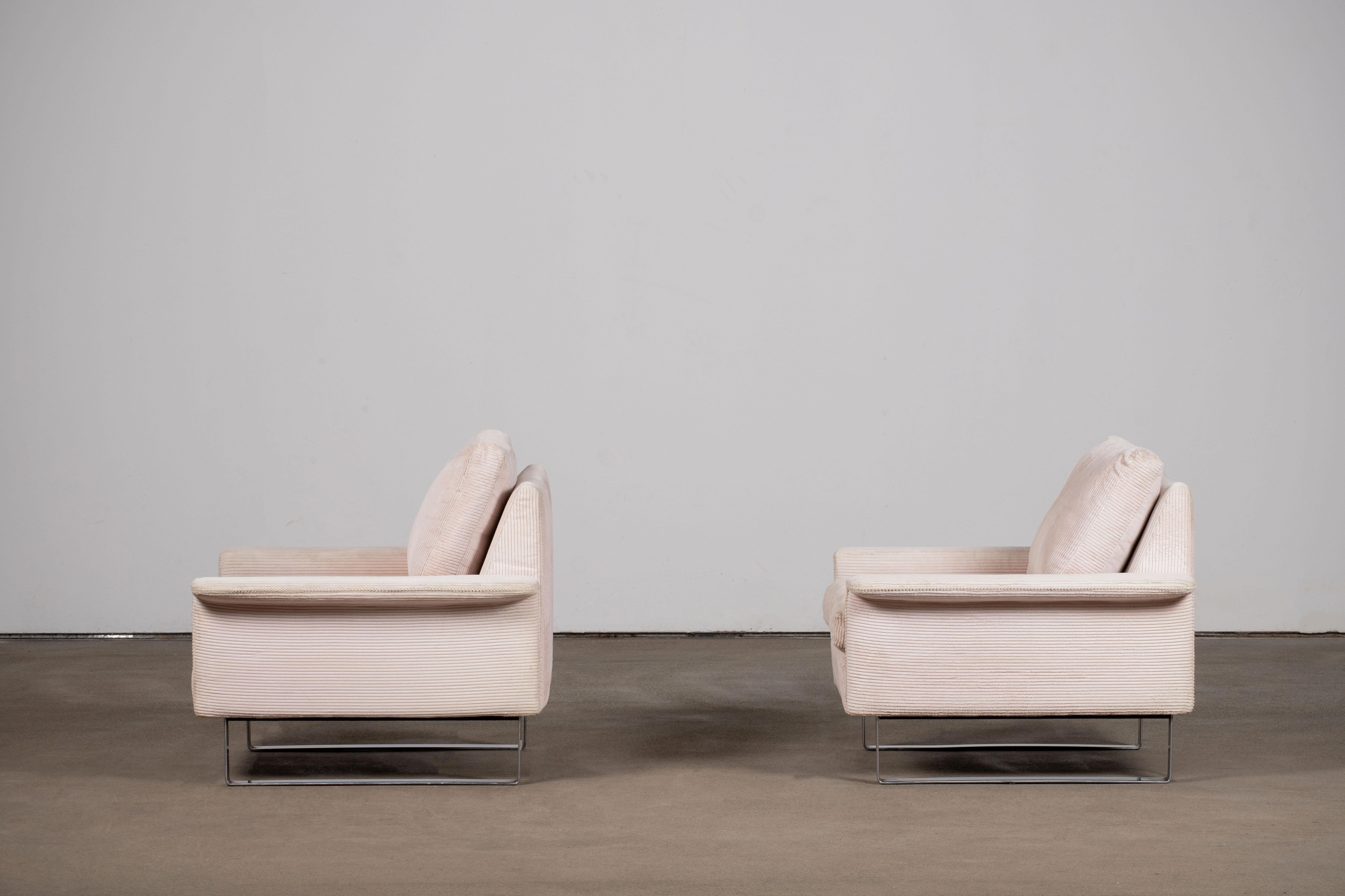 Velours Fauteuils club en chrome et velours dans le style de Milo Baughman en vente