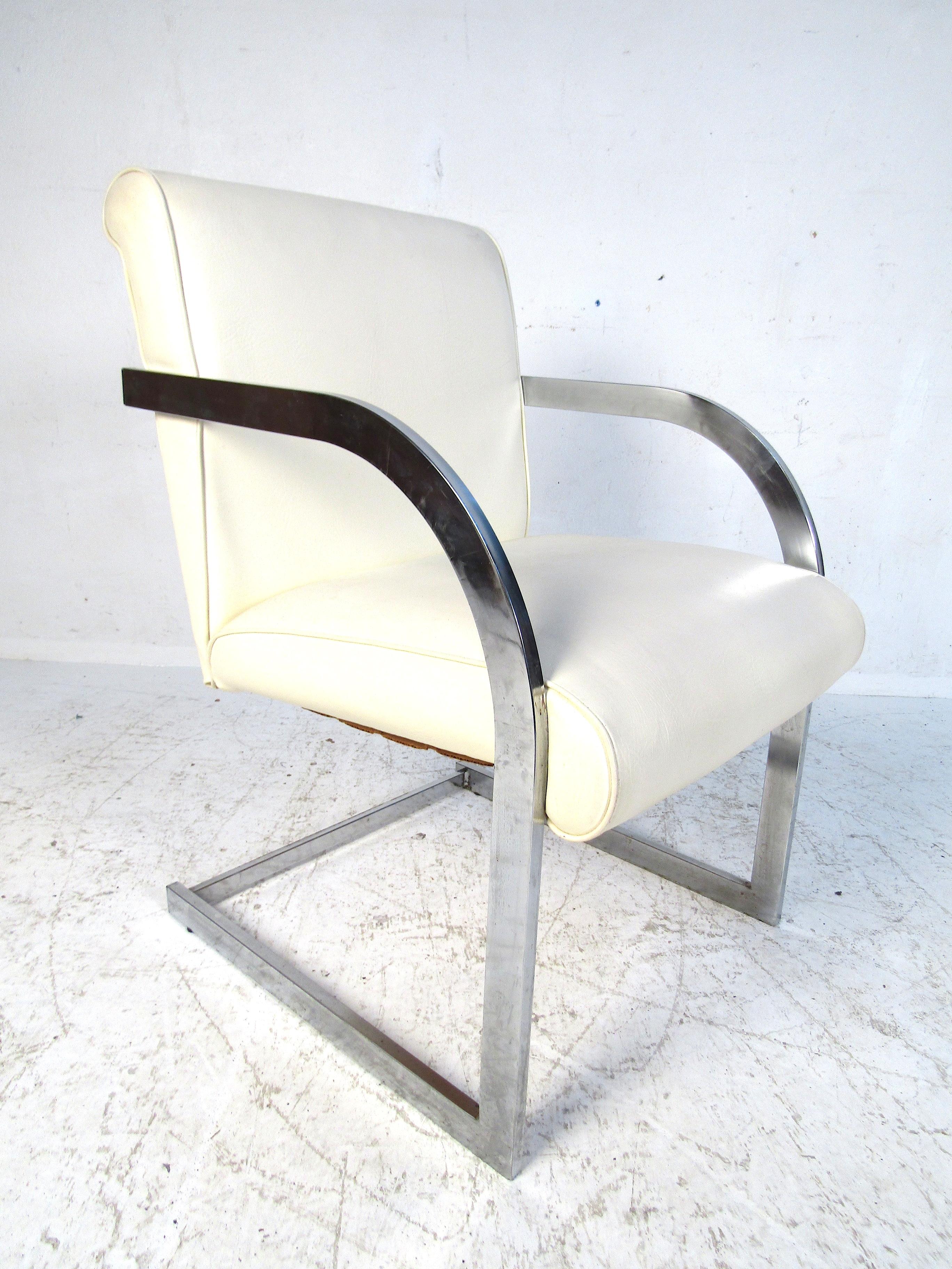 Chrome and Vinyl Dinning Chairs 'Set of 4 in White' For Sale 4