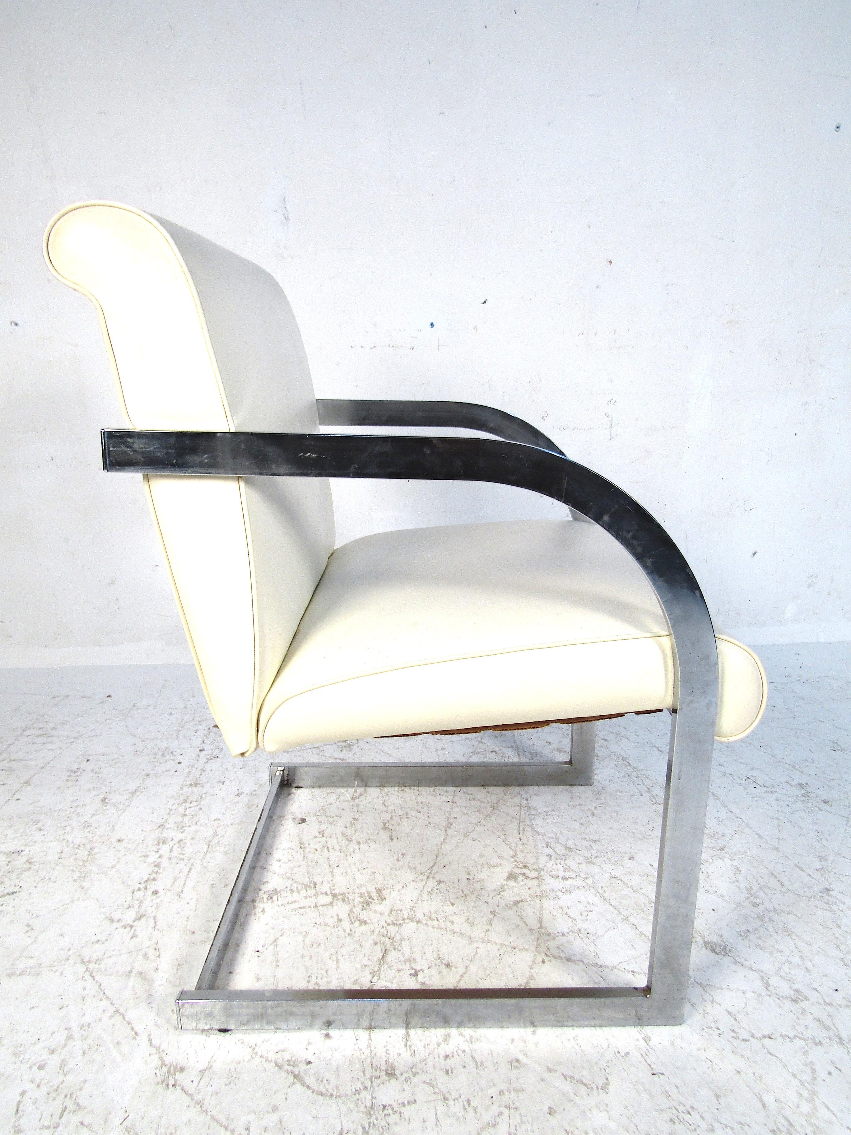 Chrome and Vinyl Dinning Chairs 'Set of 4 in White' For Sale 5