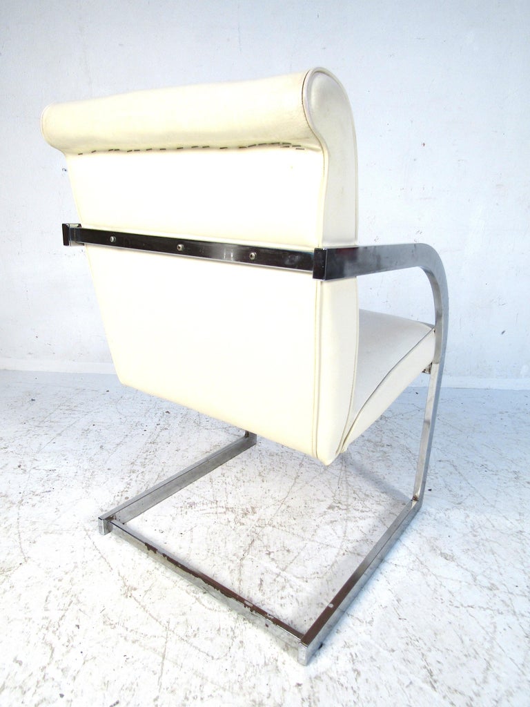Chrome and Vinyl Dinning Chairs 'Set of 4 in White' For Sale 7