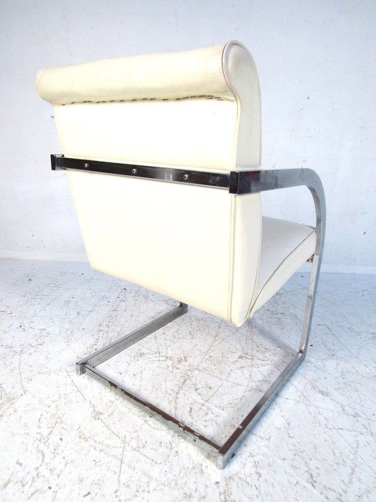 Chrome and Vinyl Dinning Chairs 'Set of 4 in White' For Sale 8