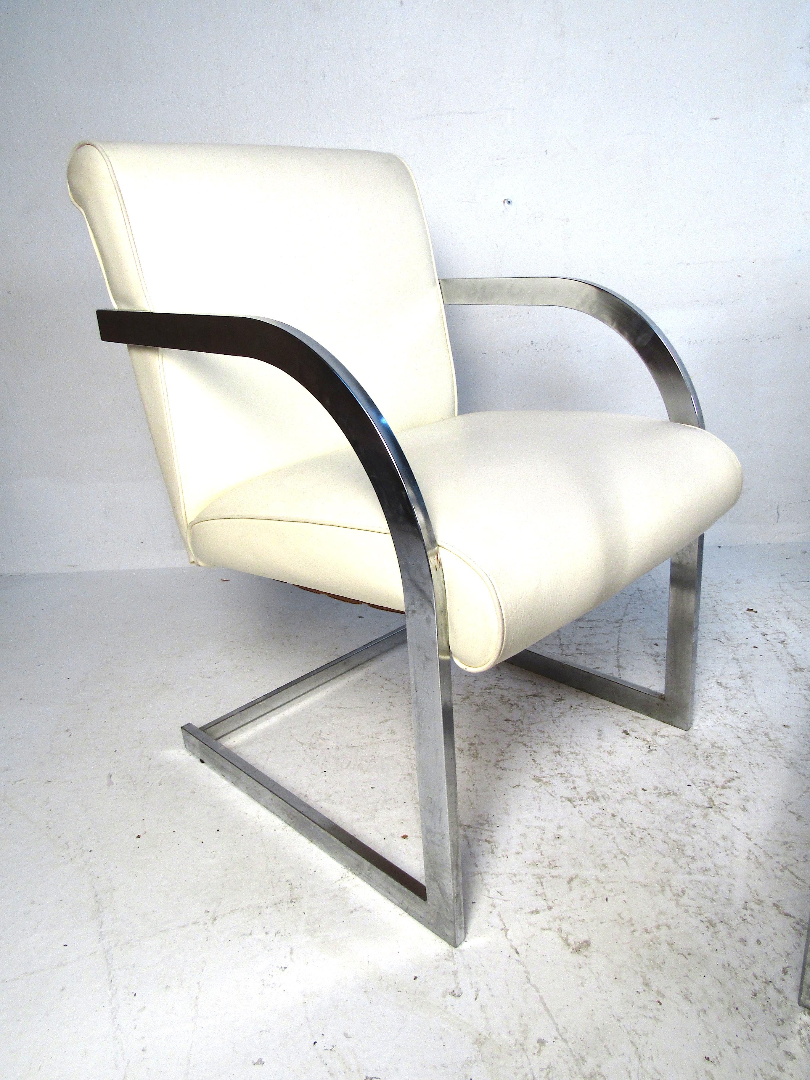 Chrome and Vinyl Dinning Chairs 'Set of 4 in White' For Sale 2