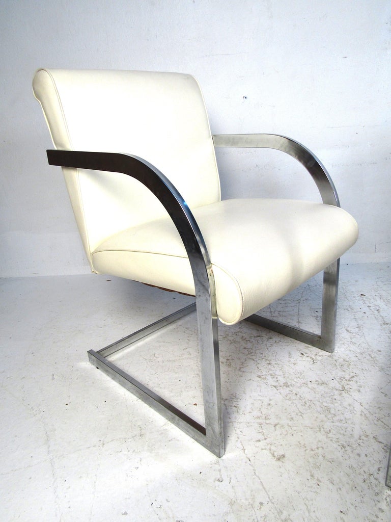 Chrome and Vinyl Dinning Chairs 'Set of 4 in White' For Sale 3