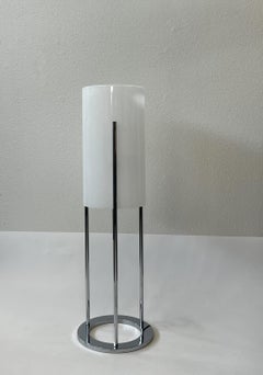 Lampe de bureau en chrome et acrylique blanc par Paul Mayen