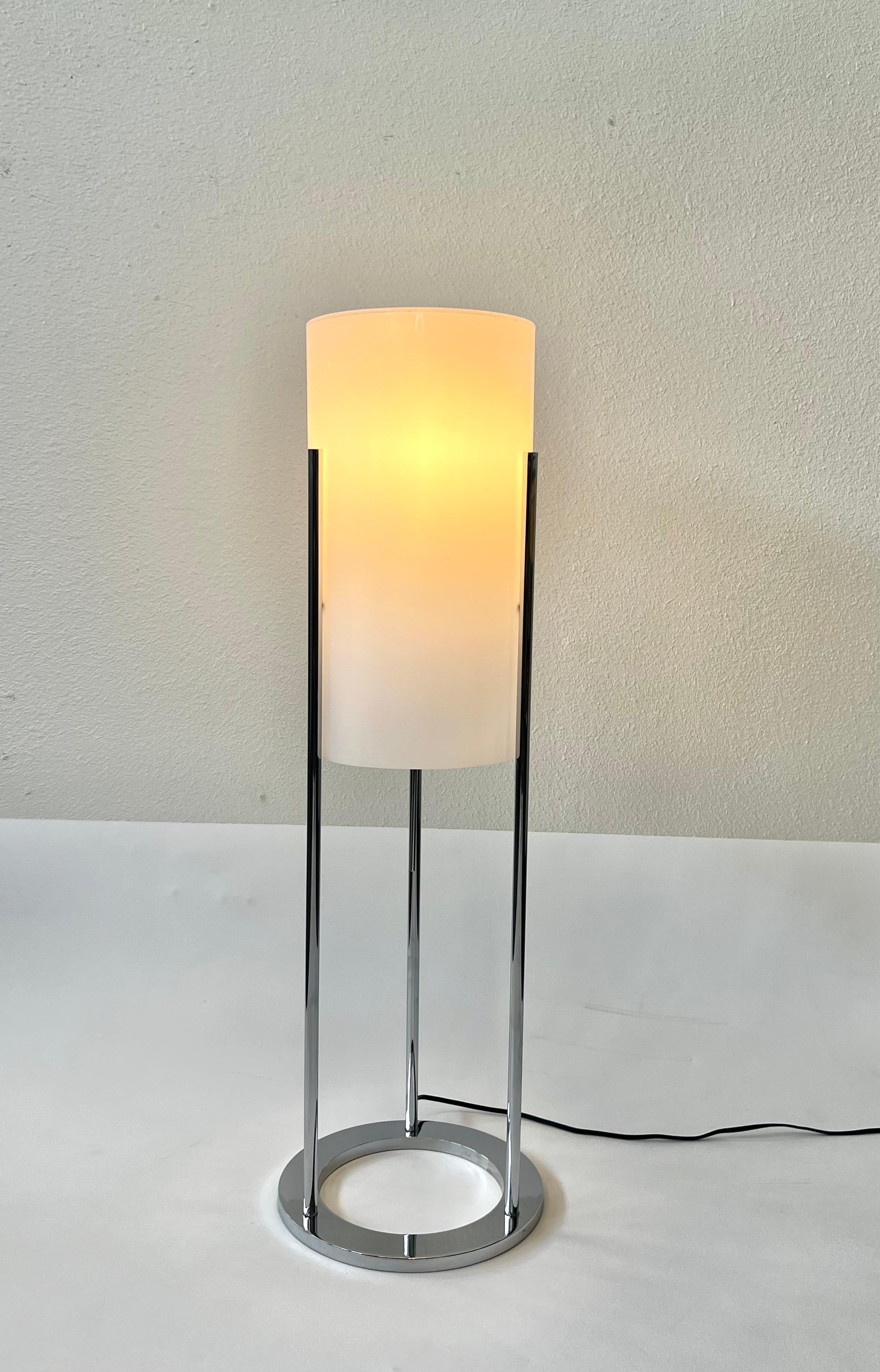 Late 20th Century Chrome and White Acrylic Table Lamp by Paul Mayen For Sale