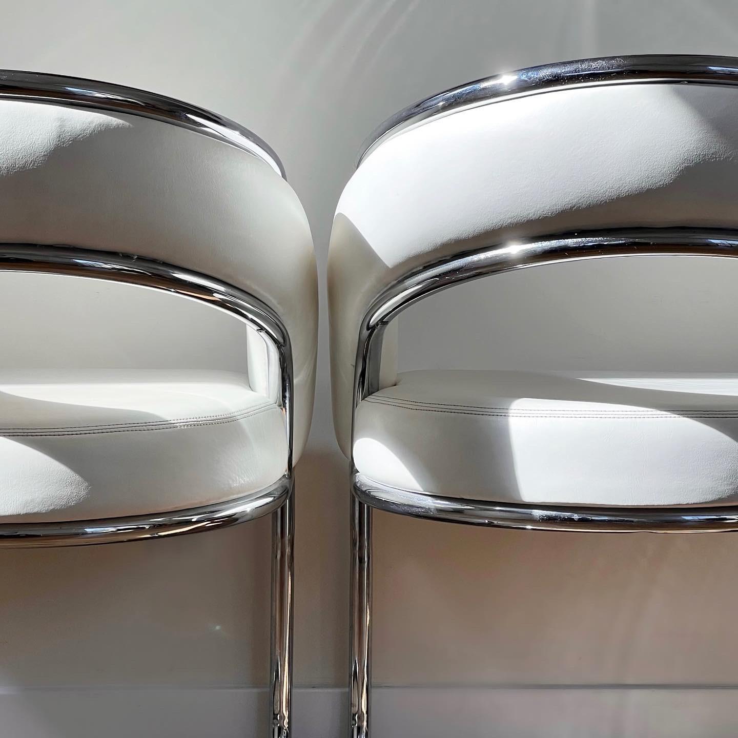 A pair of chrome and white leather cantilever lounge chairs by Contemporary Shells, early 1970s. Pick up in LA or we ship worldwide; please don’t hesitate to reach out for alternative shipping quotes.
21.5” W x 18.5” D x 30.5” H x 18.5” SH
