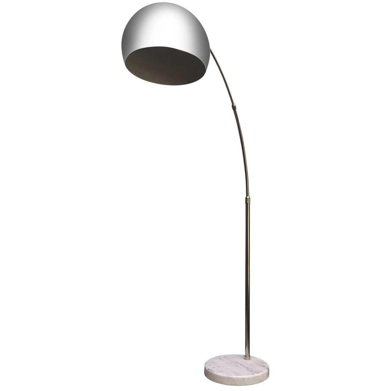 Cromo Lampada da terra a collo d'oca in cromo e marmo bianco in vendita