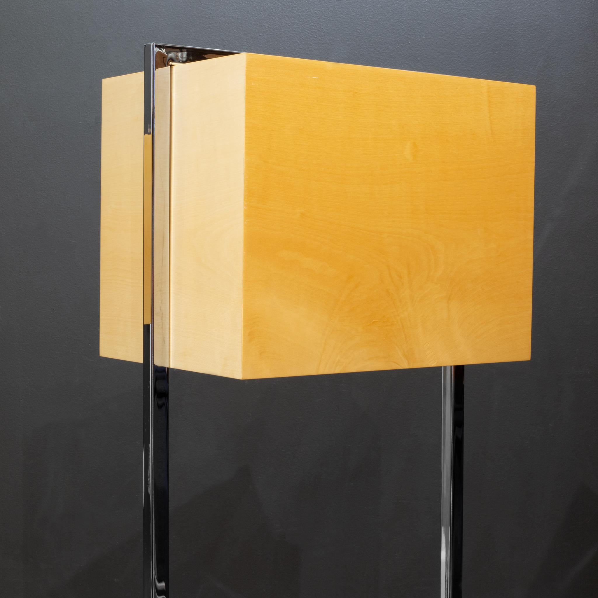 Italiano Lampade da terra in cromo e legno impiallacciato, Italia in vendita