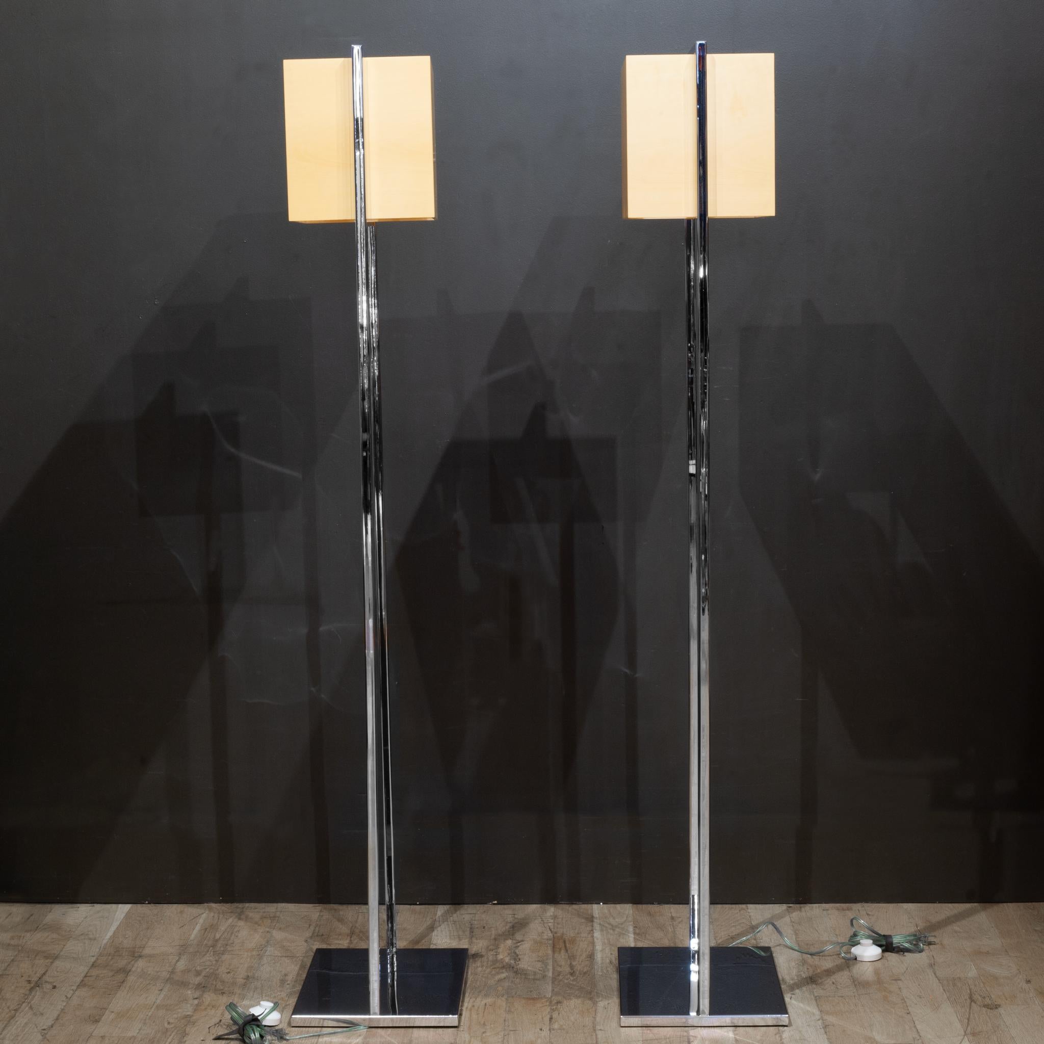 Lampade da terra in cromo e legno impiallacciato, Italia in vendita 1