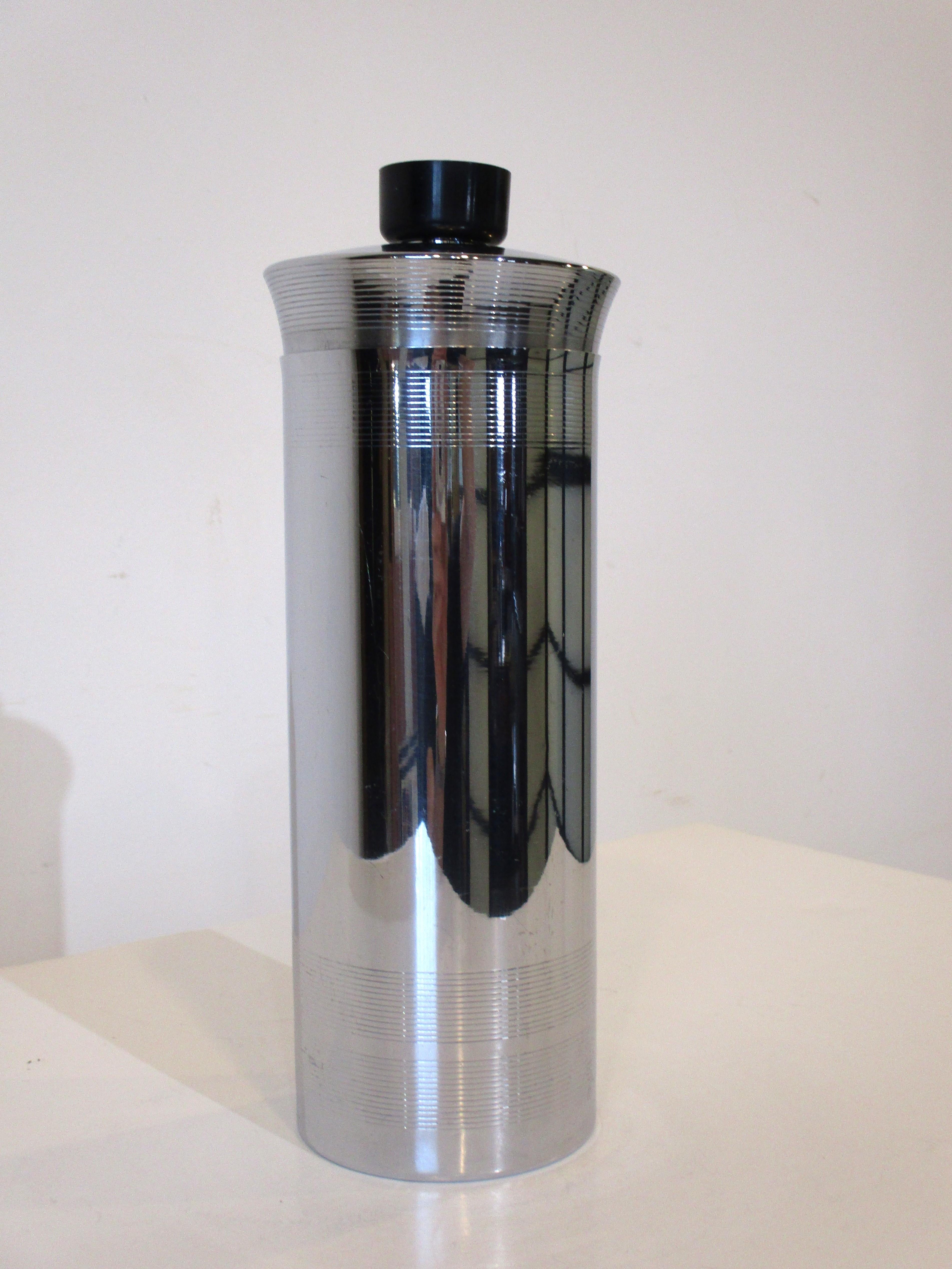 Chrome Art Deco Cocktail Shaker in the Style of Manning Bowman For Sale 1