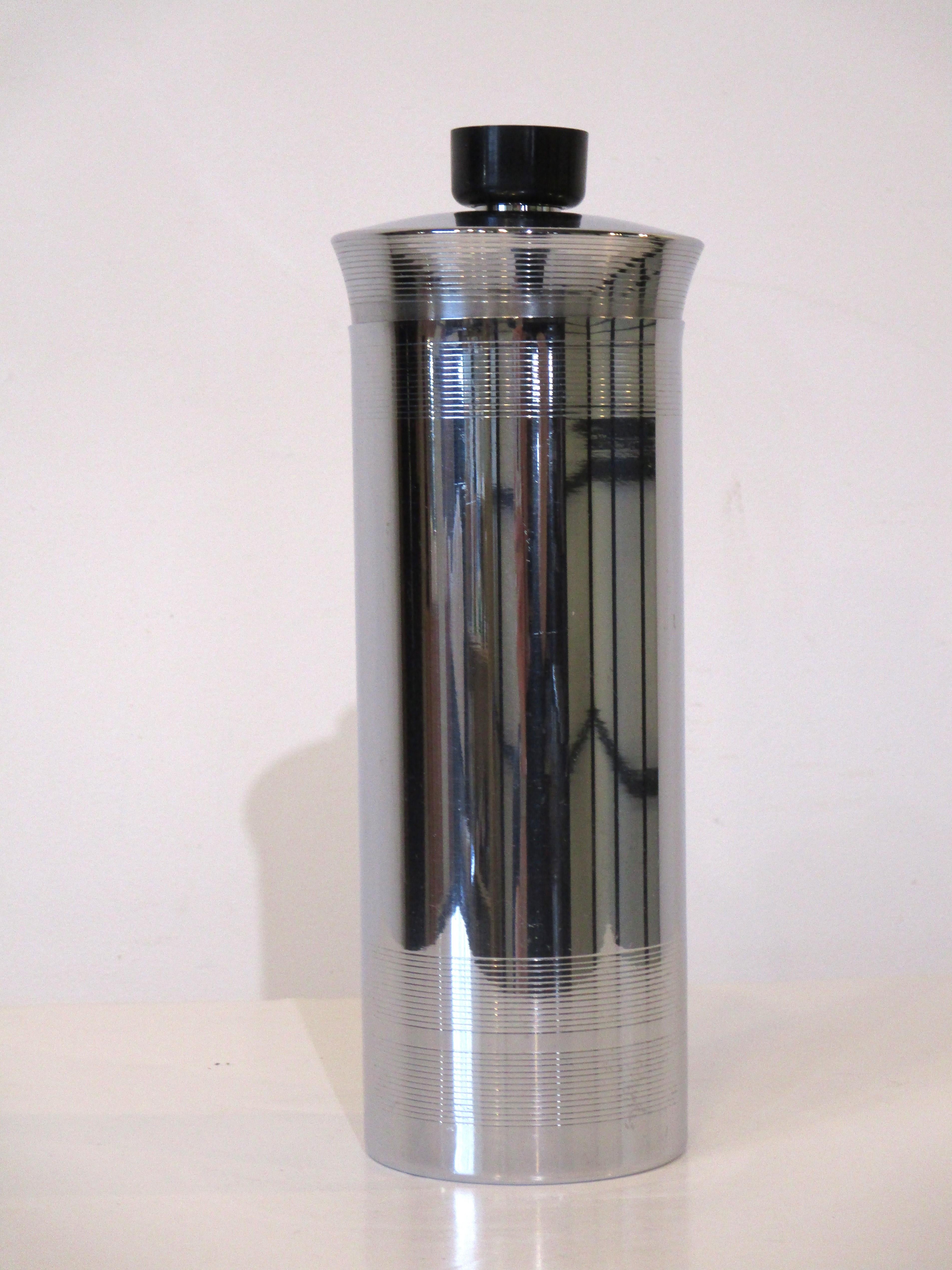 Chrome Art Deco Cocktail Shaker in the Style of Manning Bowman For Sale 2