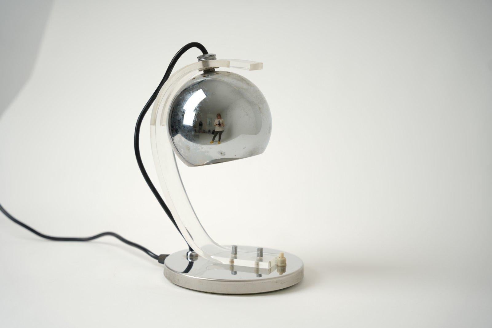 Ball and Ball Ball Guzzini Meblo Lampe de table 1970 en vente 1