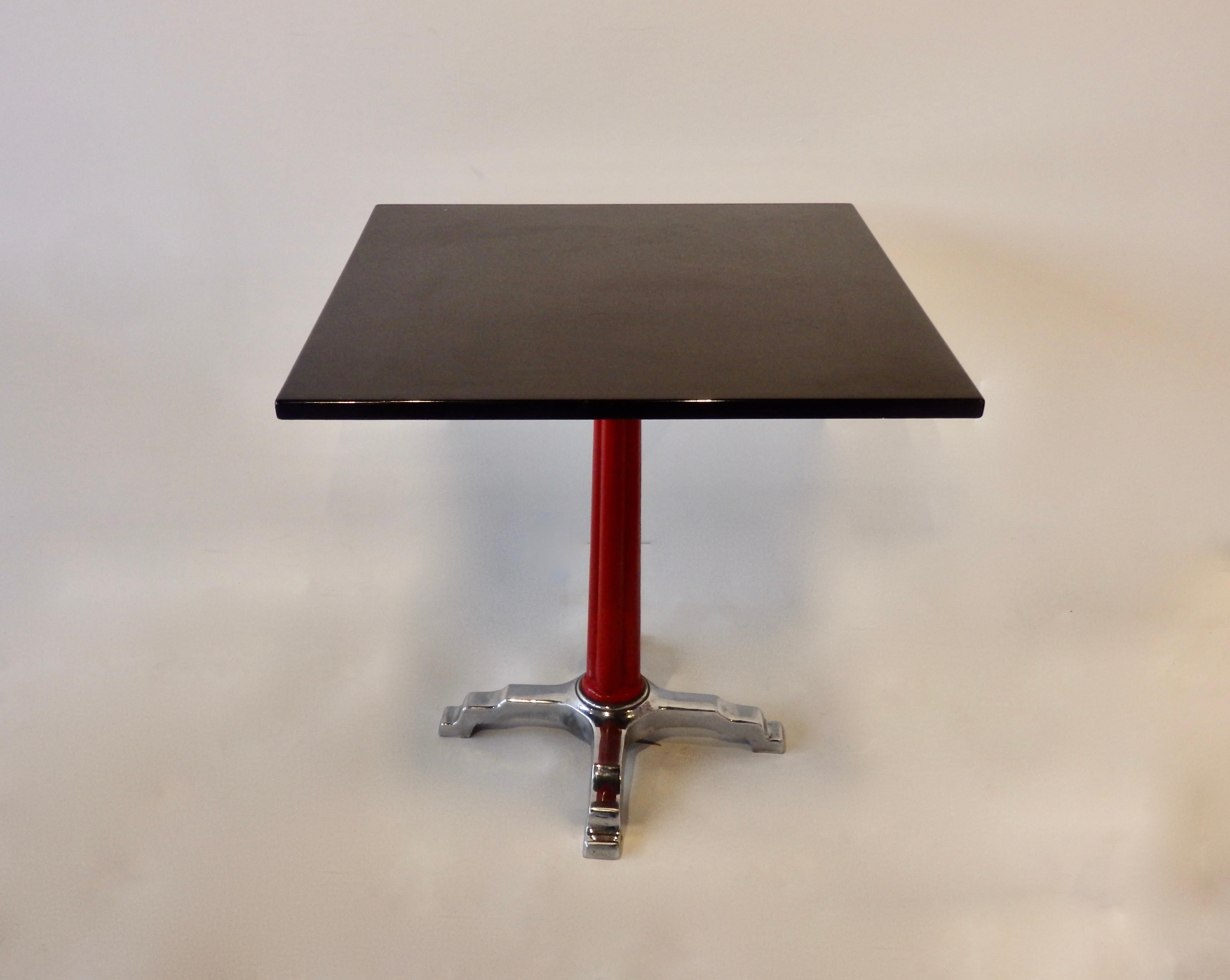 Américain Quatre tables basses Art Déco Bistro Speak à base chromée disponibles en vente