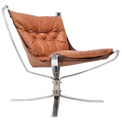 Chaise Falcon en cuir cognac à base de chrome:: conçue par Sigurd Ressell:: 1970