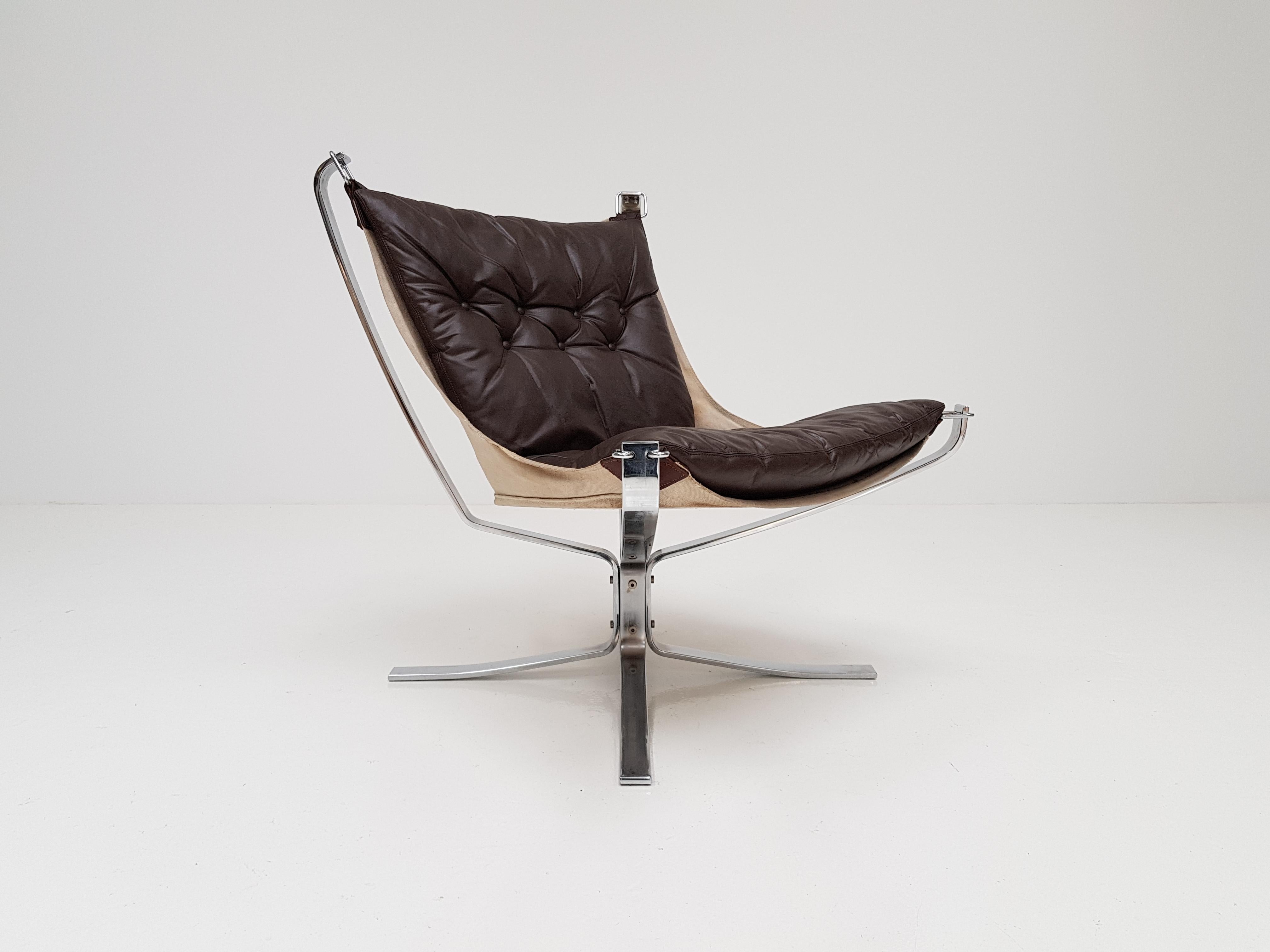 Iconic vintage low-backed X-framed Sigurd Ressell designed 1970s Falcon chair on a chrome-plated steel base.

A super comfortable, amazing looking 1970s Sigurd Ressell designed iconic Falcon chair. X-framed with hammock design. 

A stunning