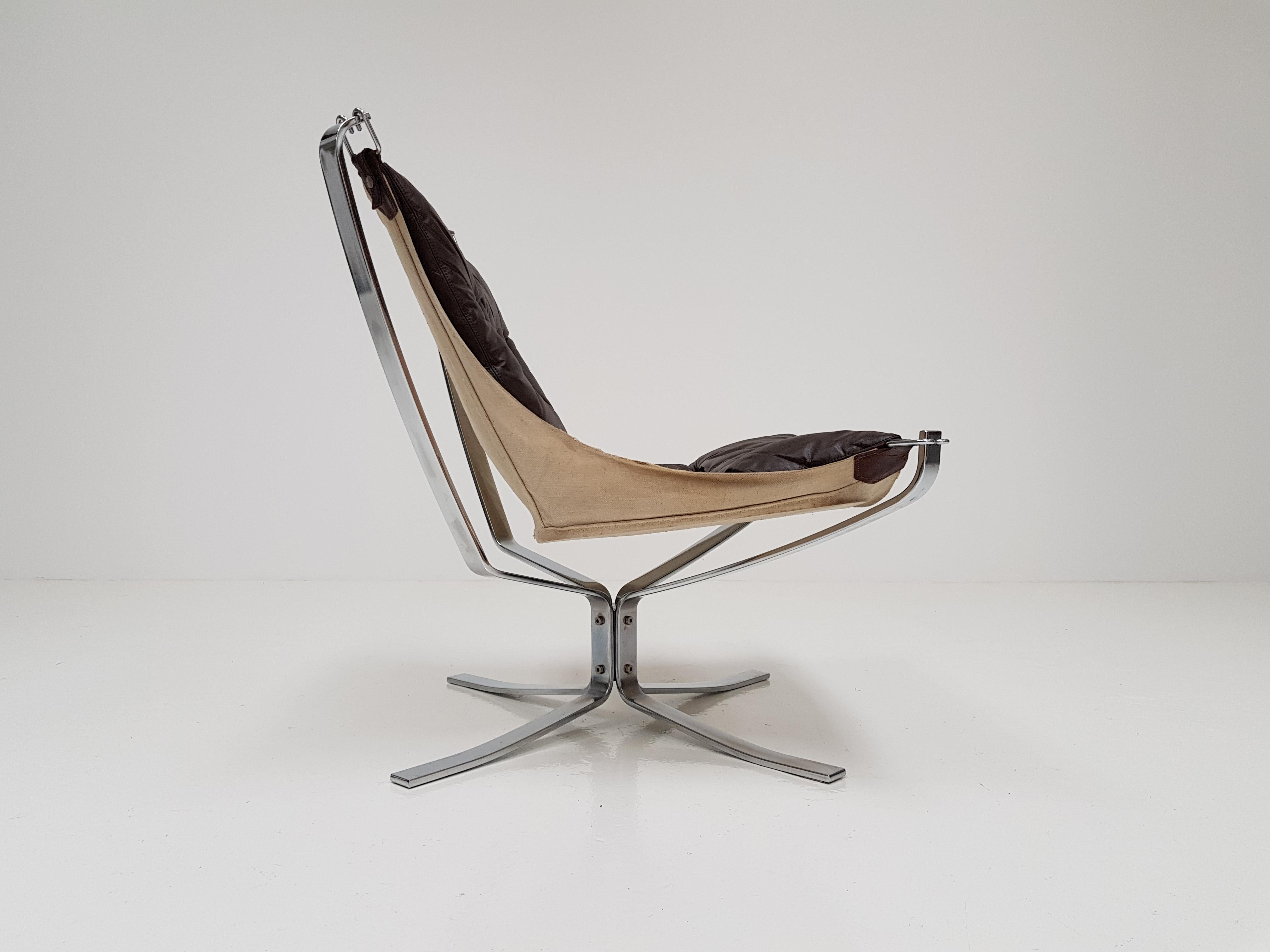 Chrome Based Low-Backed X-Framed Sigurd Ressell Designed 1970s Falcon Chair In Good Condition In London Road, Baldock, Hertfordshire