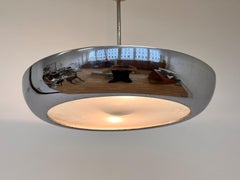 Colgante cromado Bauhaus / Funcionalismo UFO de Napako, años 40