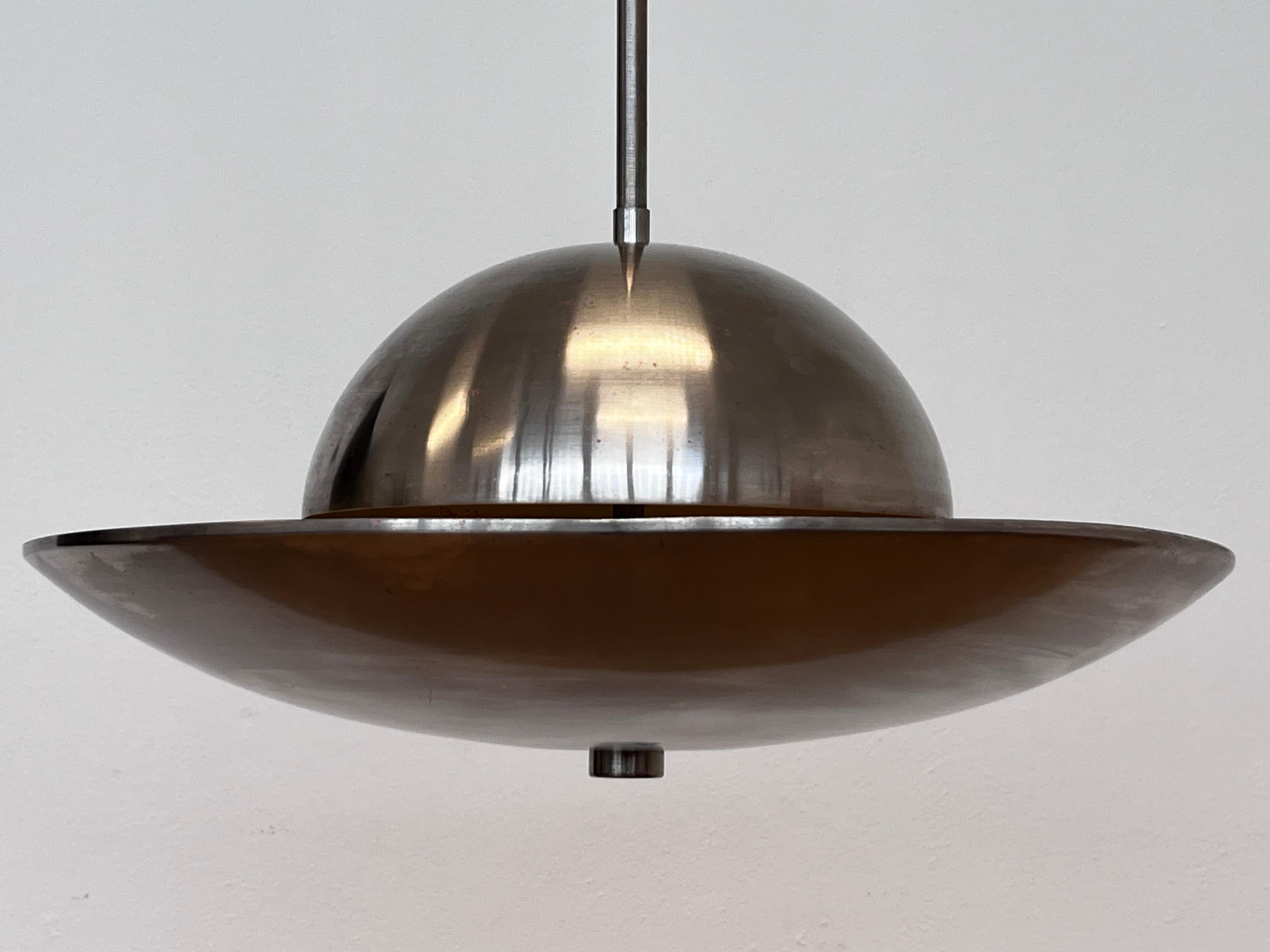 Verchromte Bauhaus-Hängeleuchte - Tschechoslowakei, ca. 1930er Jahre / Funktionalismus (Tschechisch) im Angebot