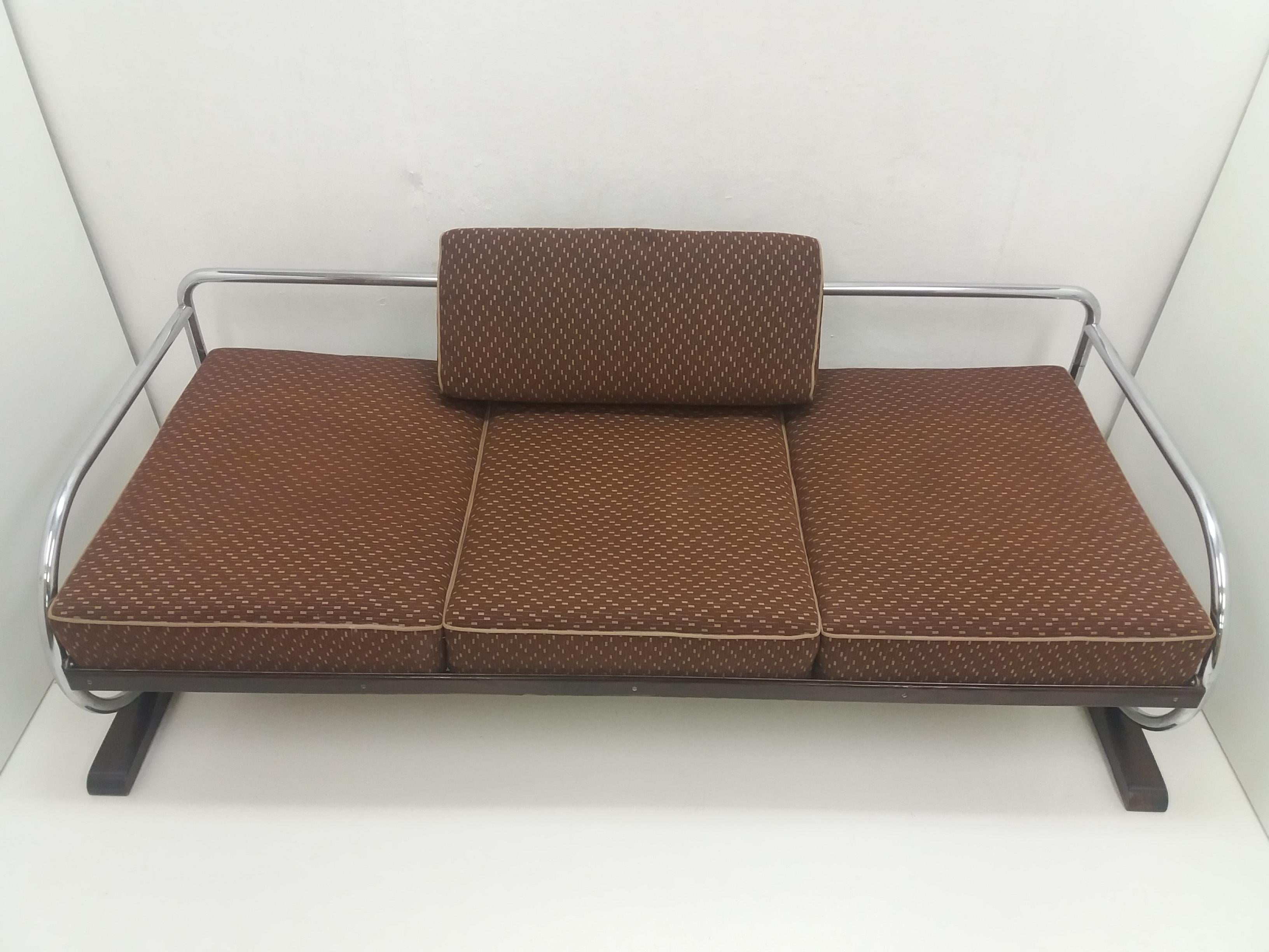 - Made in Czechoslovakia
- Made of chrome, fabric
- Original upholstery
- Dimensions of mattress: W 185 cm x D 80 cm
- Good, original condition.
